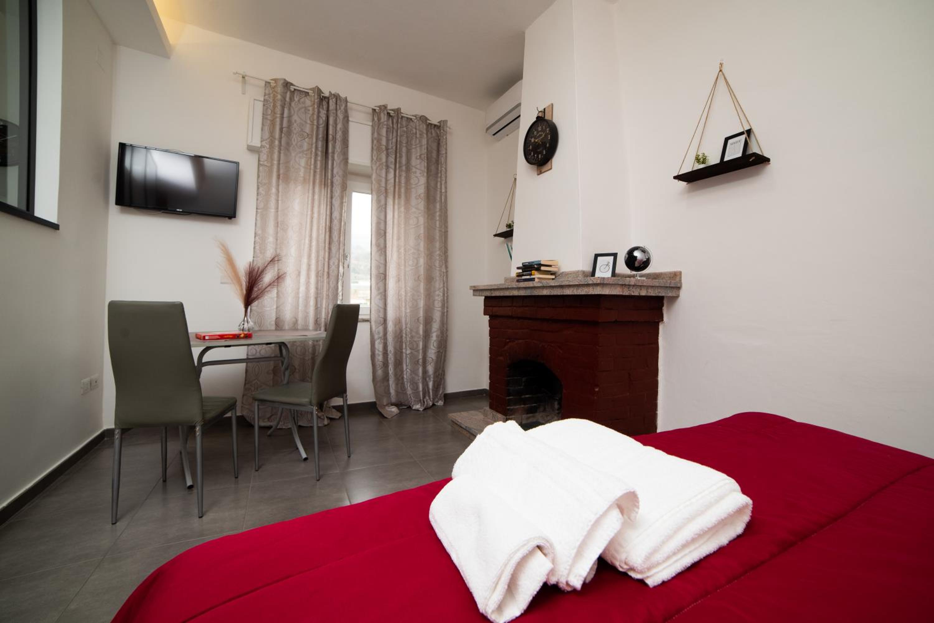 One-Bedroom House - Photo 19