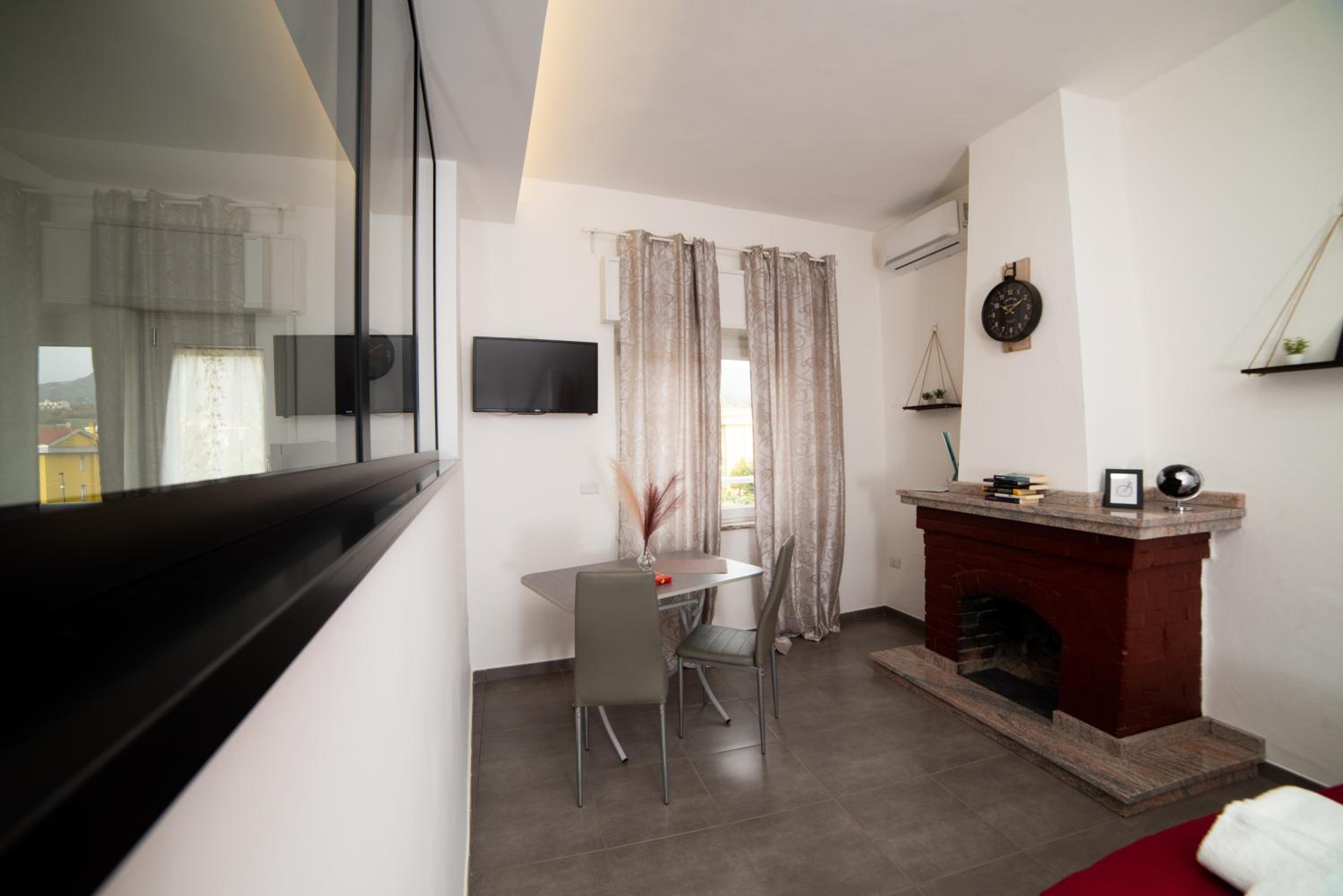 One-Bedroom House - Photo 18