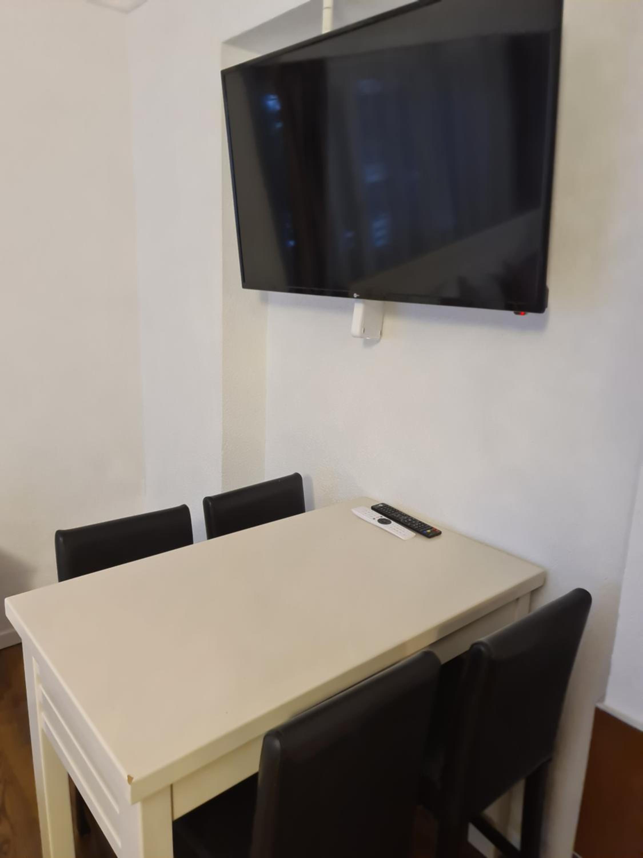 Standard Family Room - Photo 14