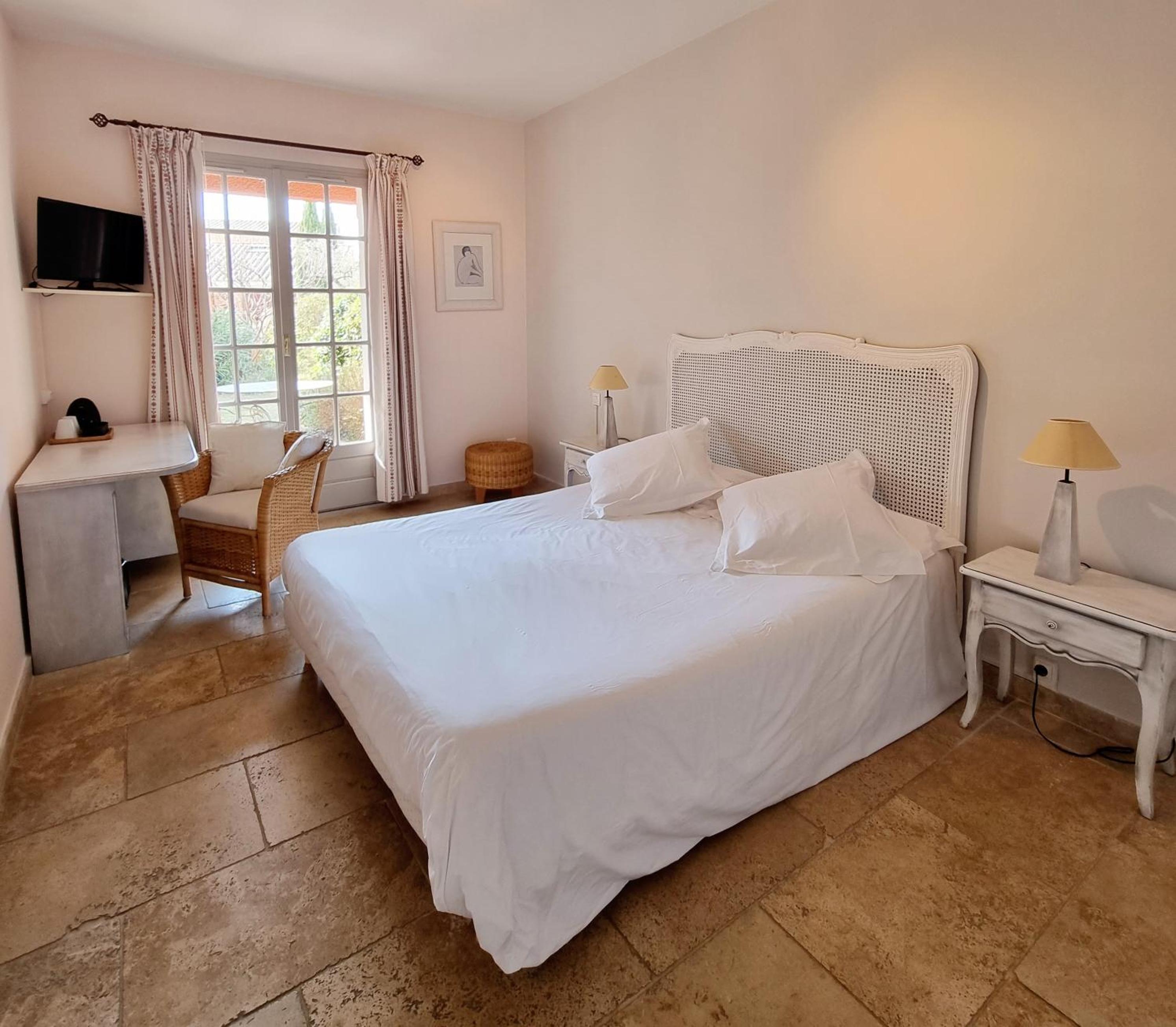 Comfort Double Room with Garden View - Photo 4