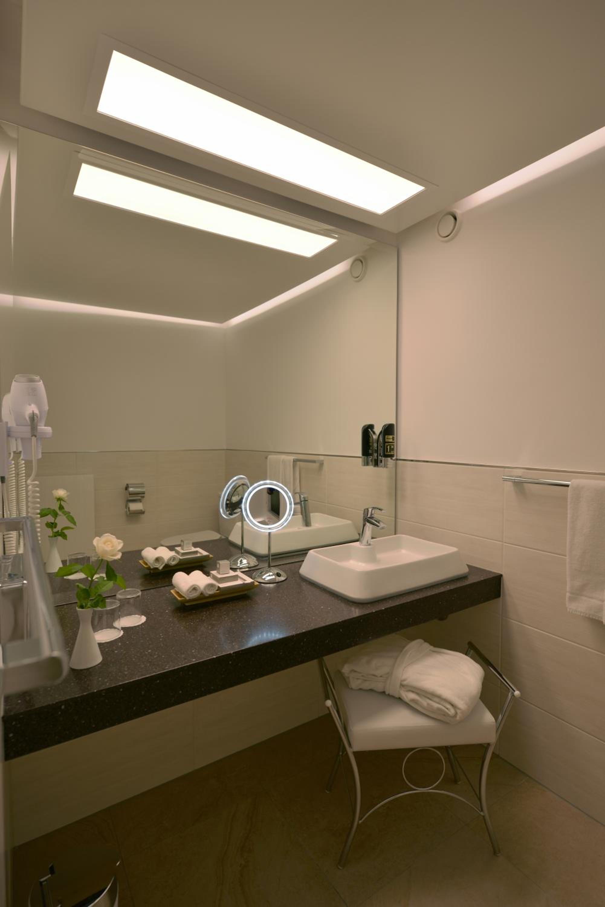 Premium Suite - Photo 3