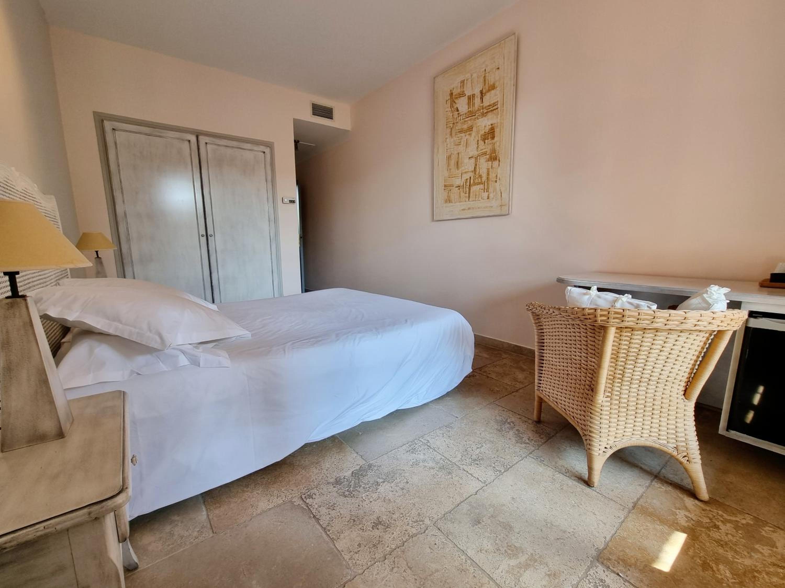 Comfort Double Room with Garden View - Photo 17