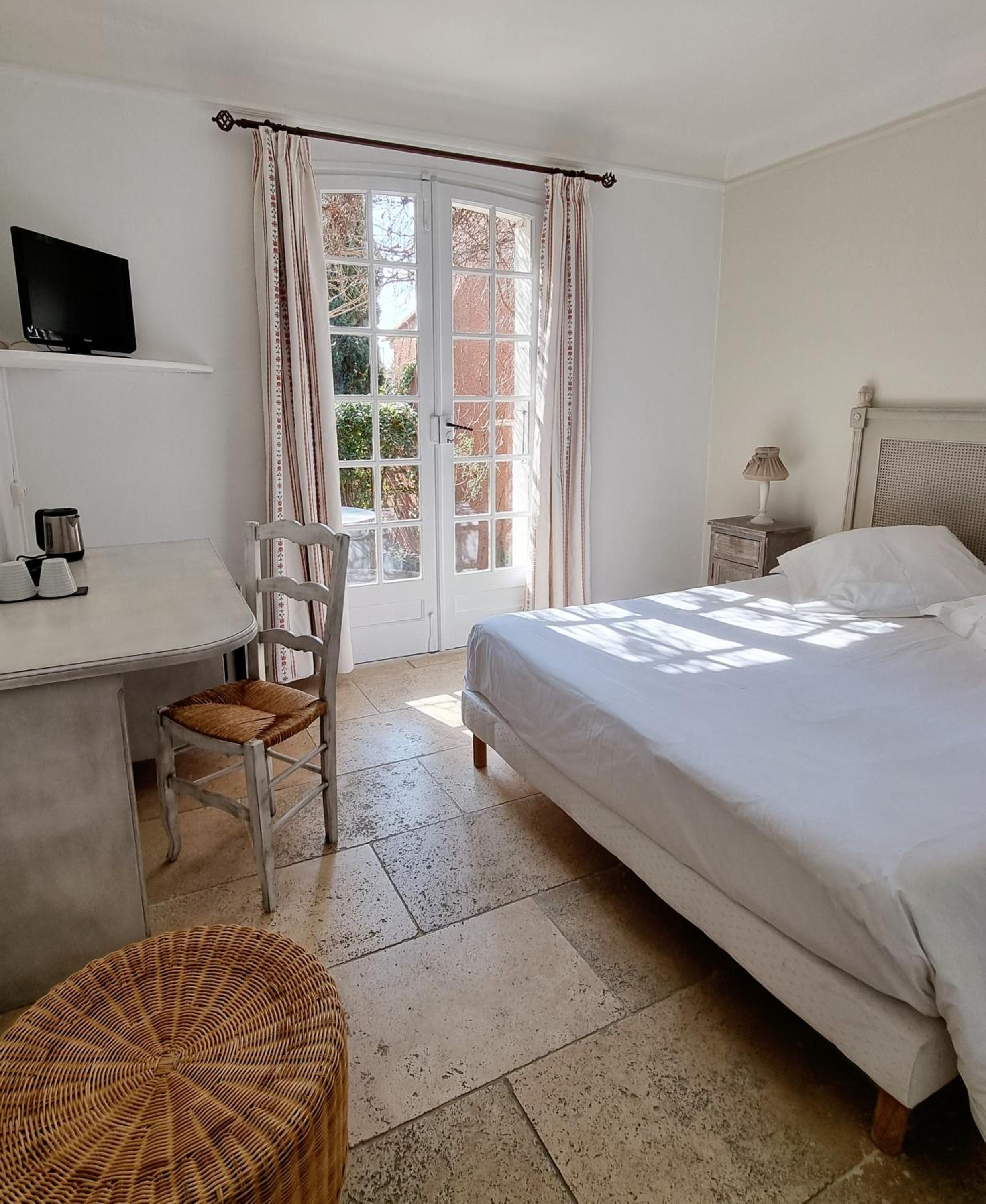 Comfort Double Room with Garden View - Photo 12