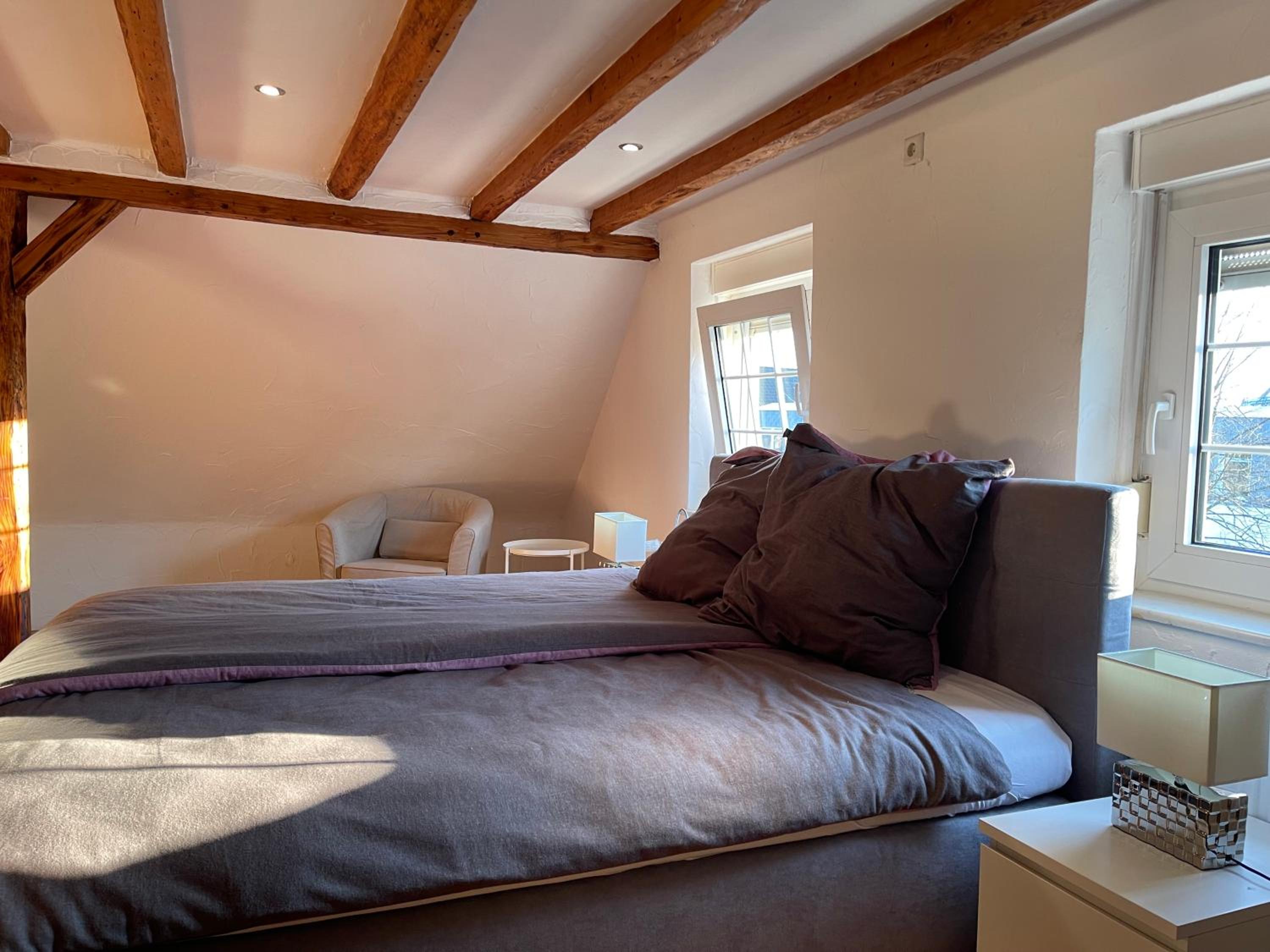 Large Double Room - Photo 27