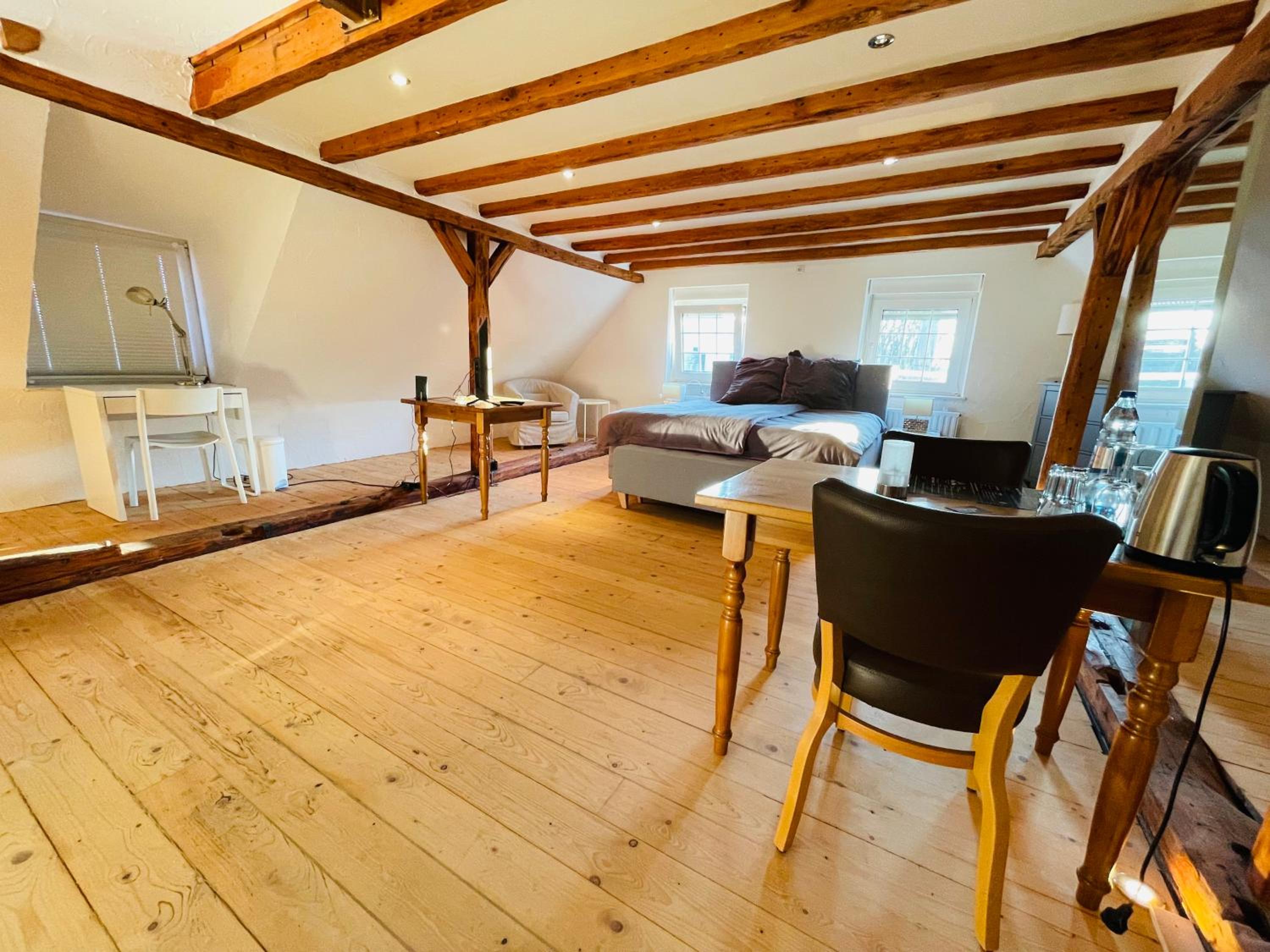 Large Double Room - Photo 26