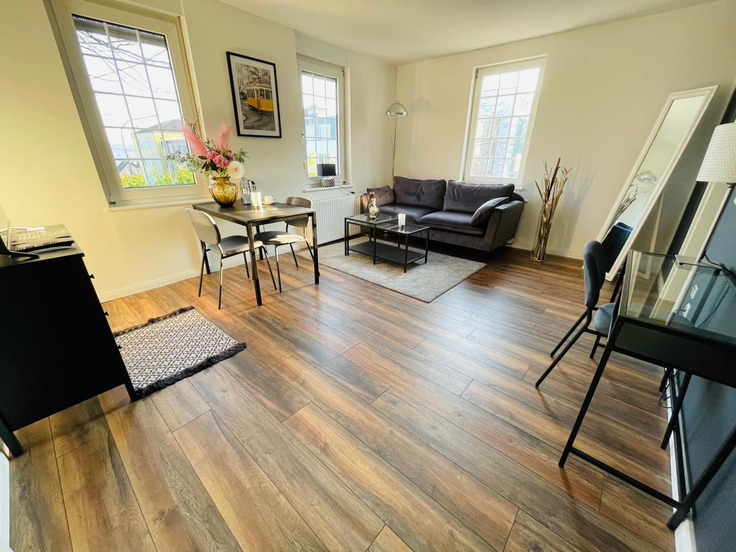 Large Double Room - Photo 5