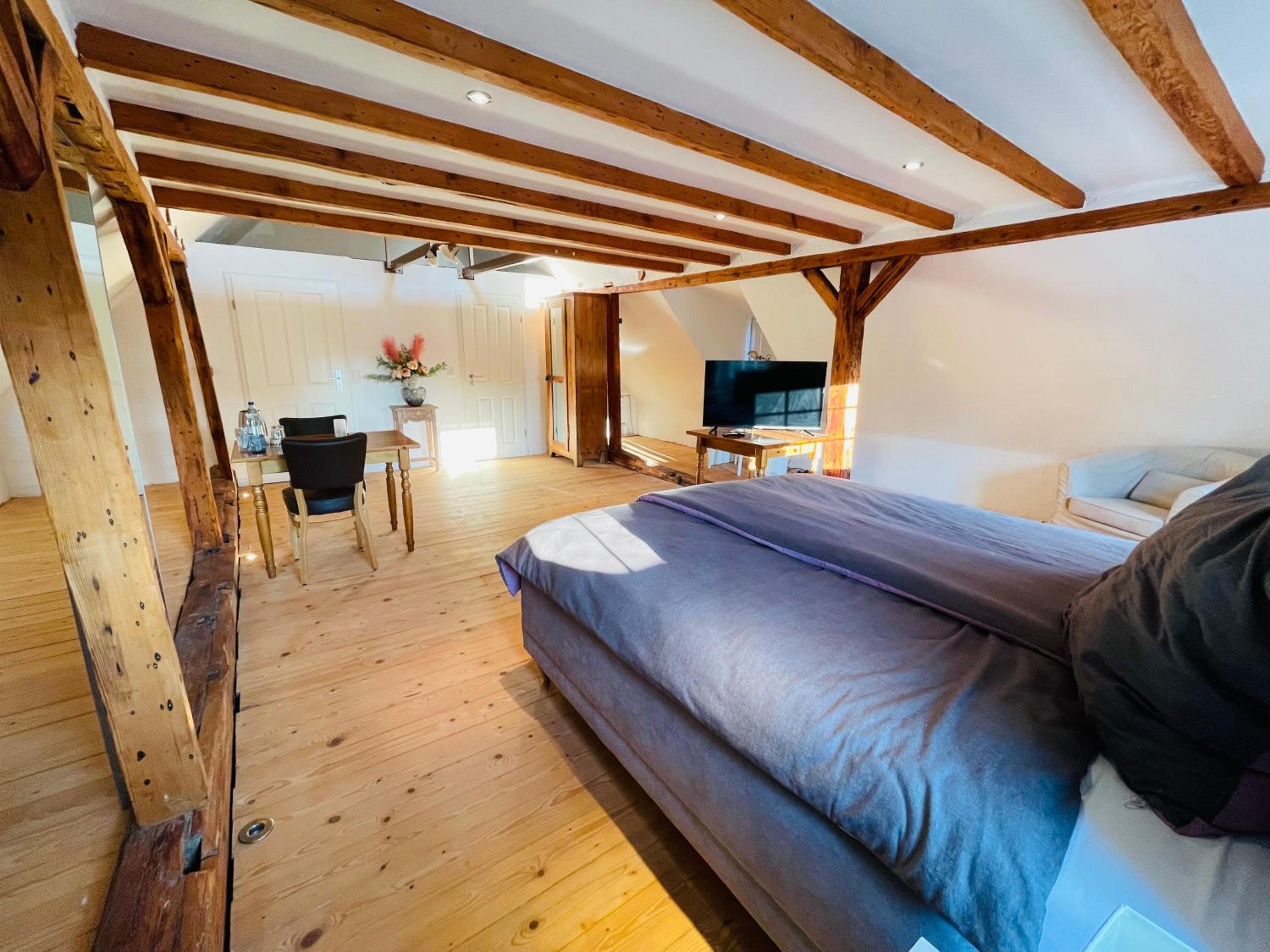 Large Double Room - Photo 24