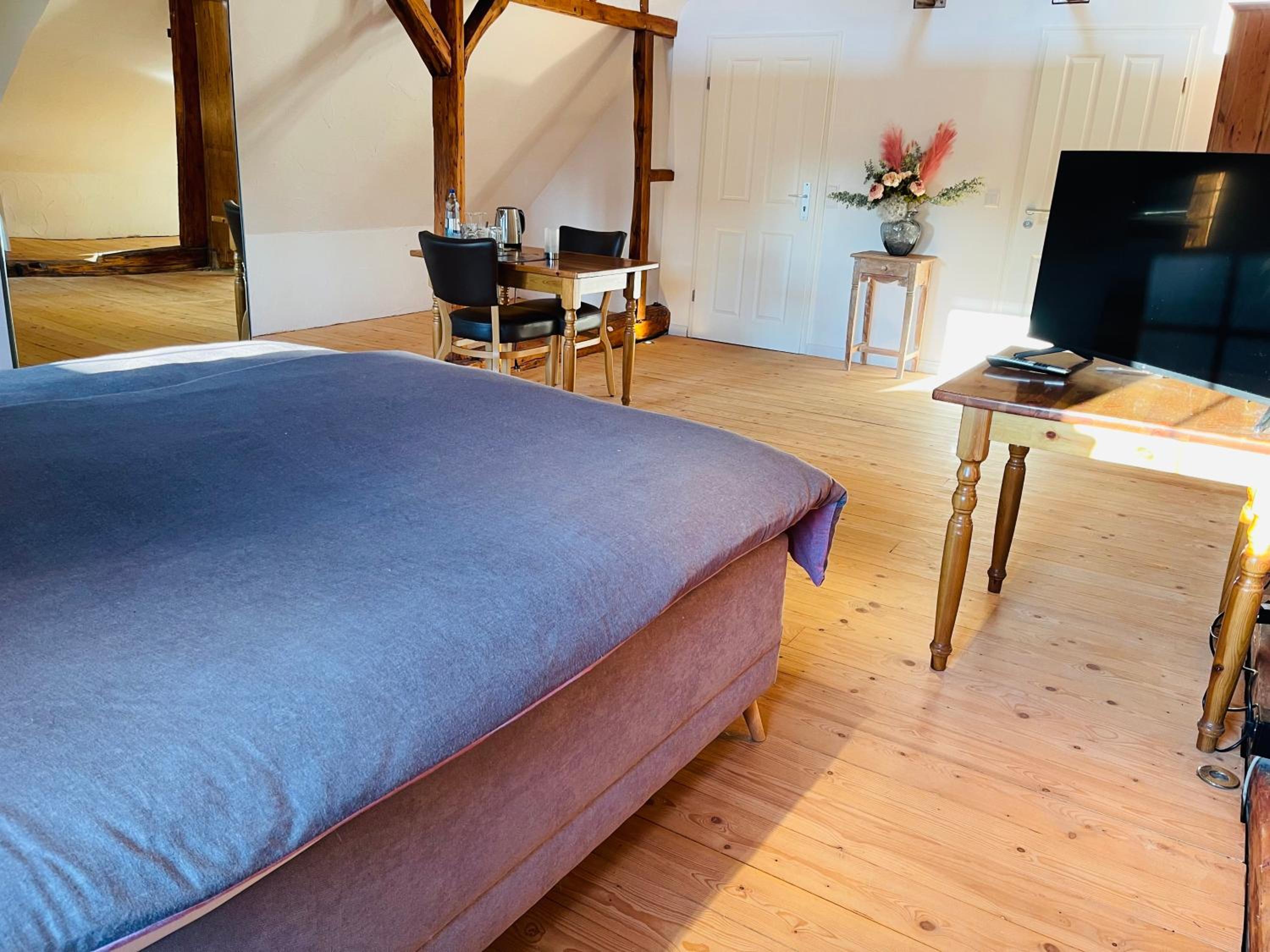 Large Double Room - Photo 25