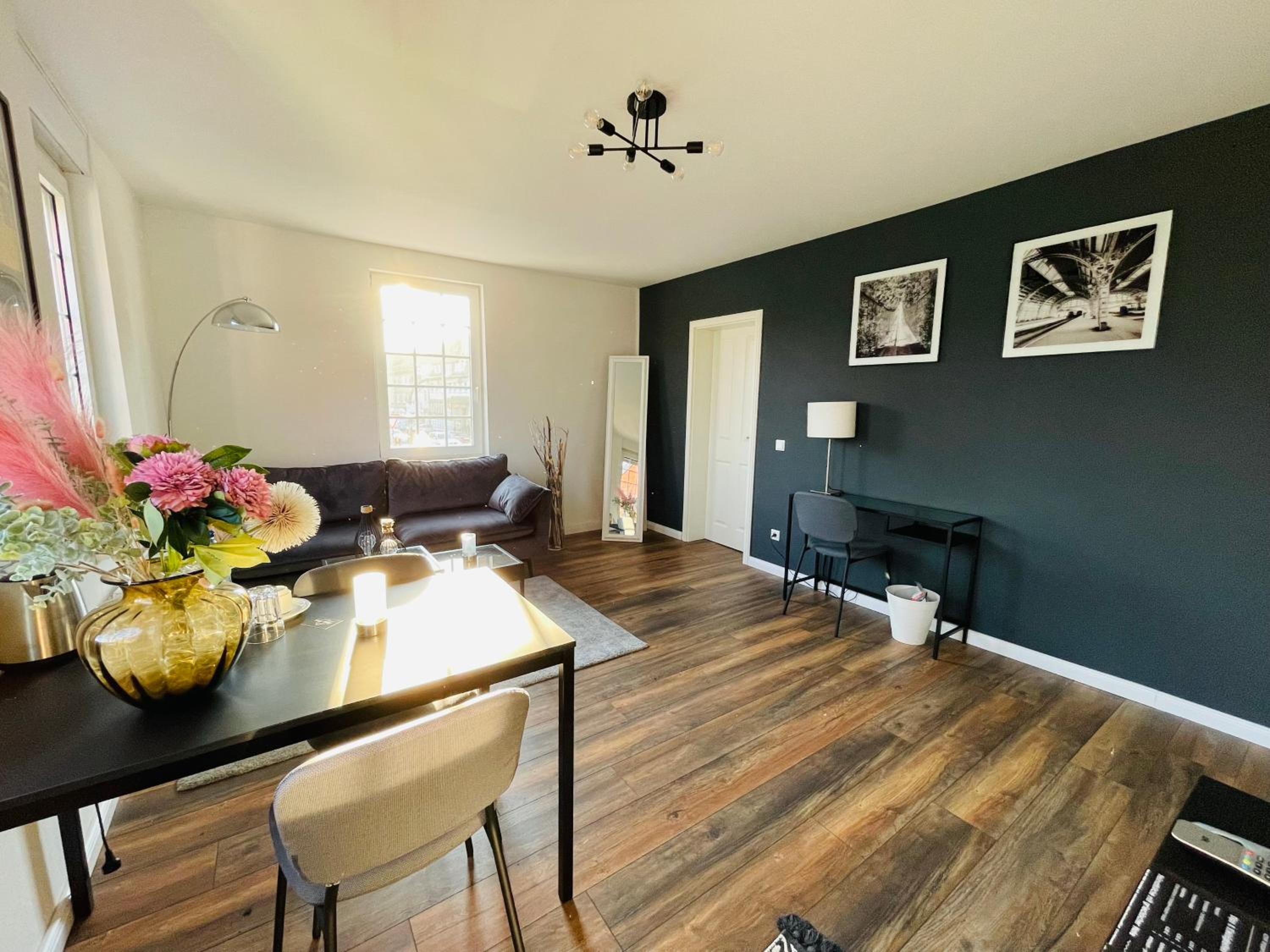 Large Double Room - Photo 9