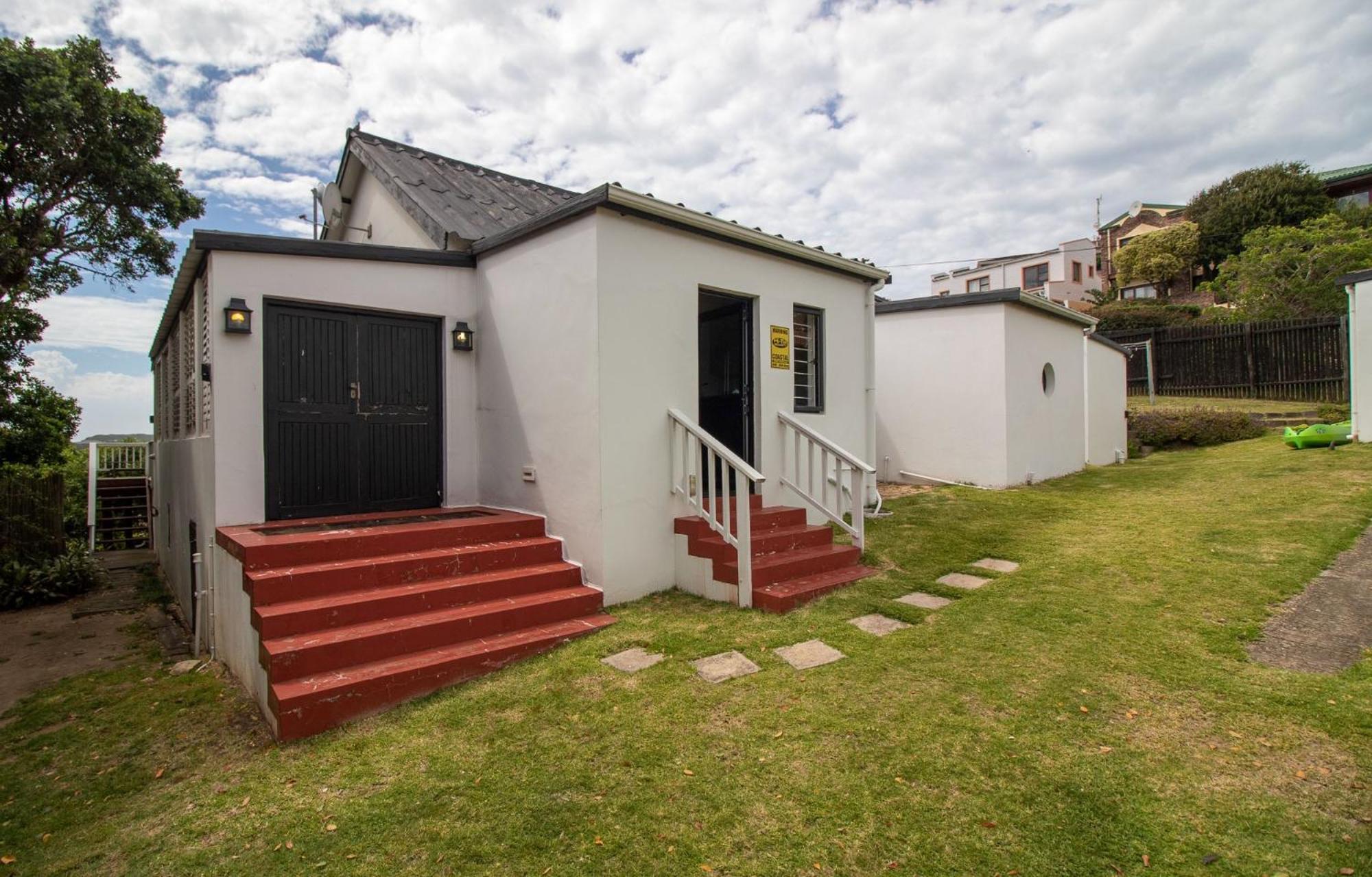 Five-Bedroom House photo 2