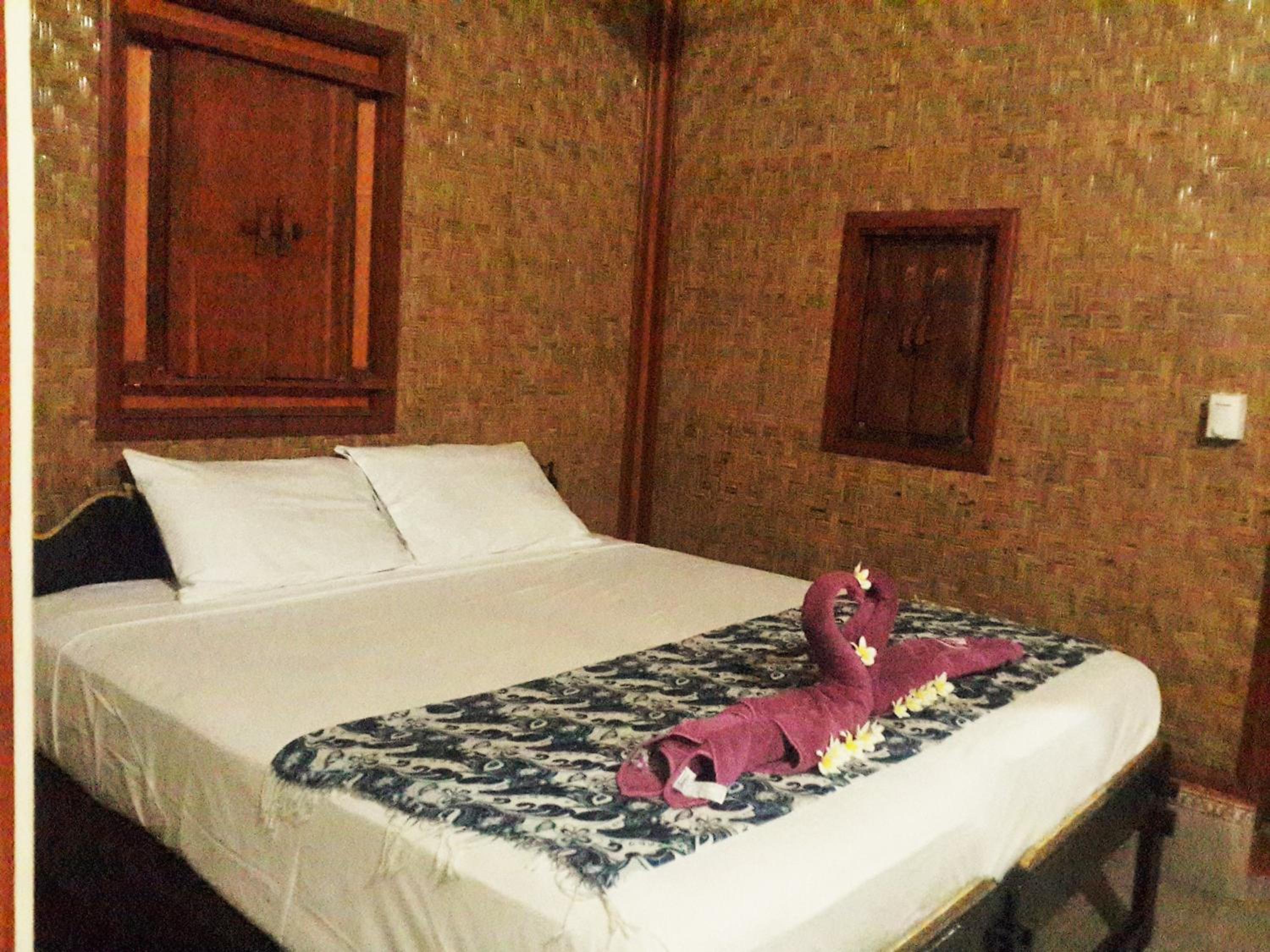 One-Bedroom Bungalow - Photo 1