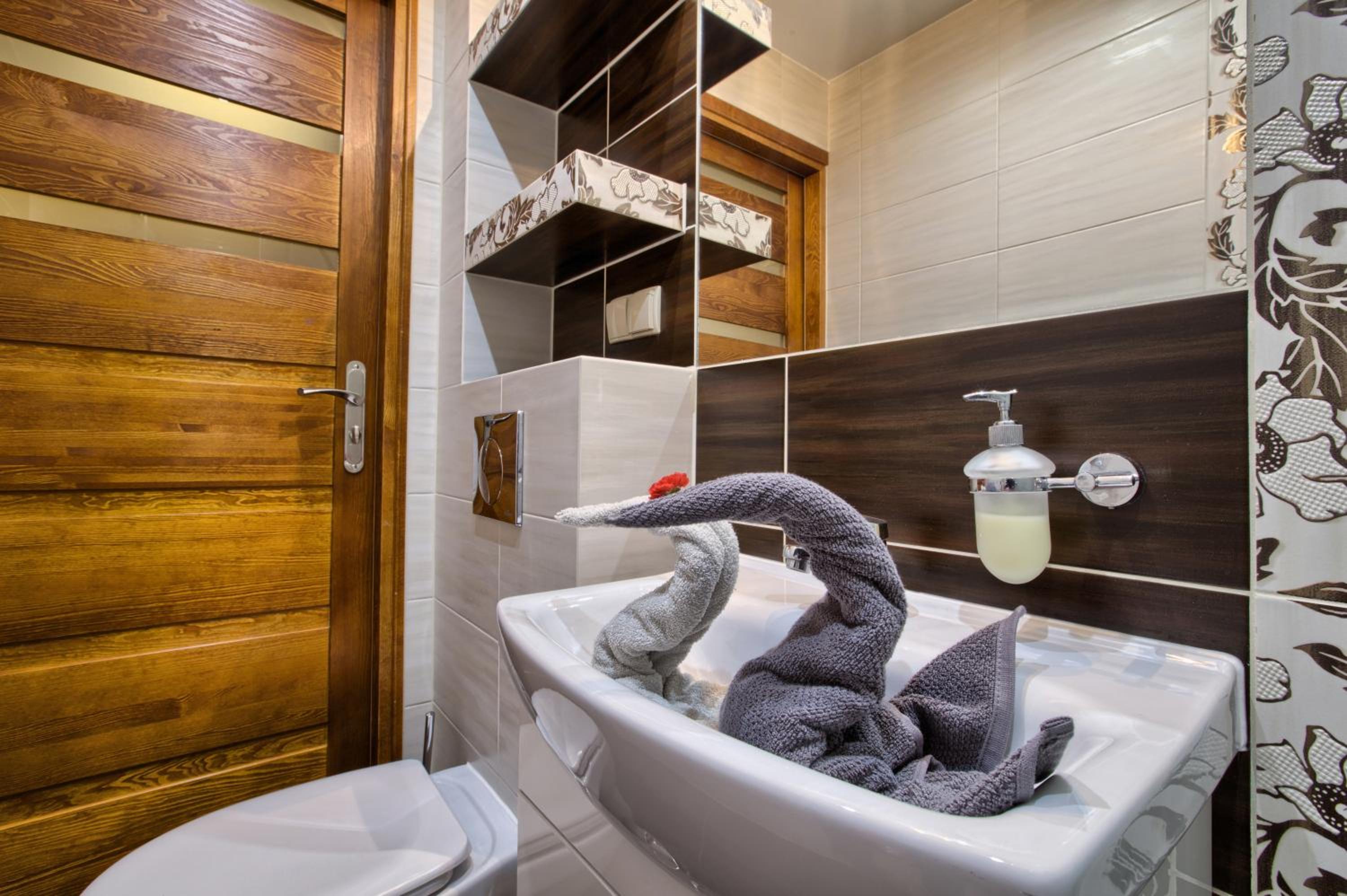 Deluxe Suite 1 - Photo 5