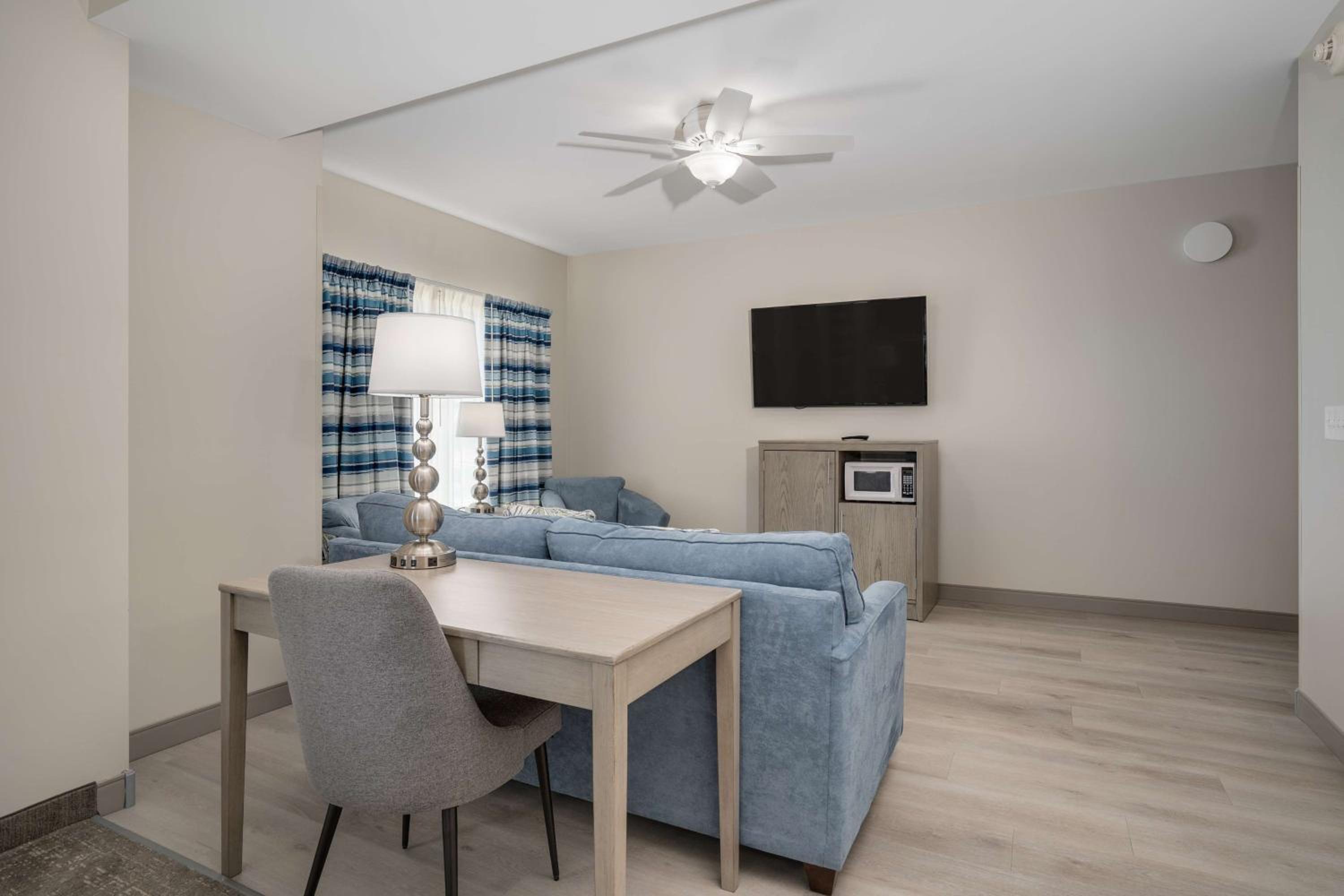Executive King Suite - Photo 4