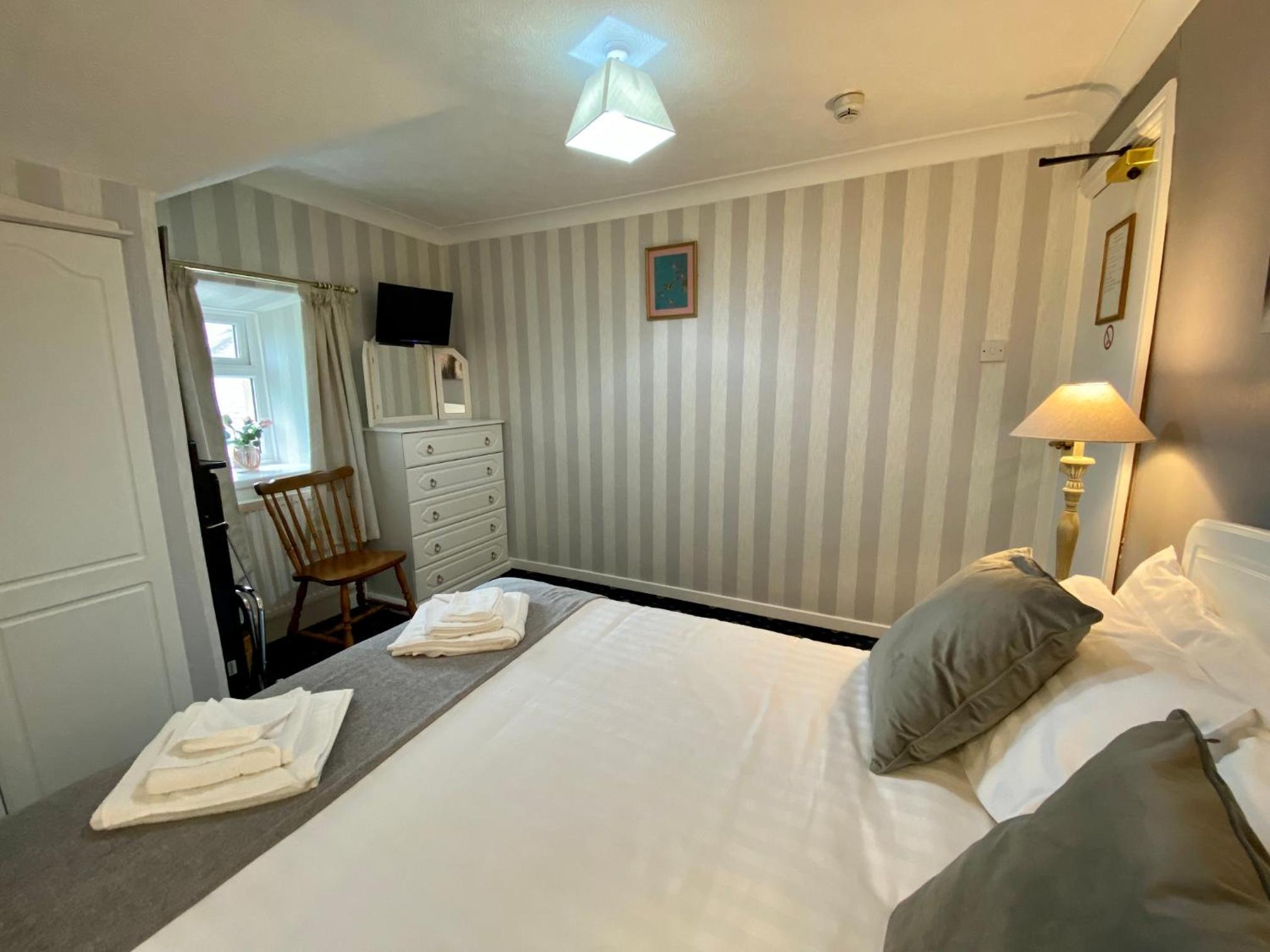 Double Room - Photo 7