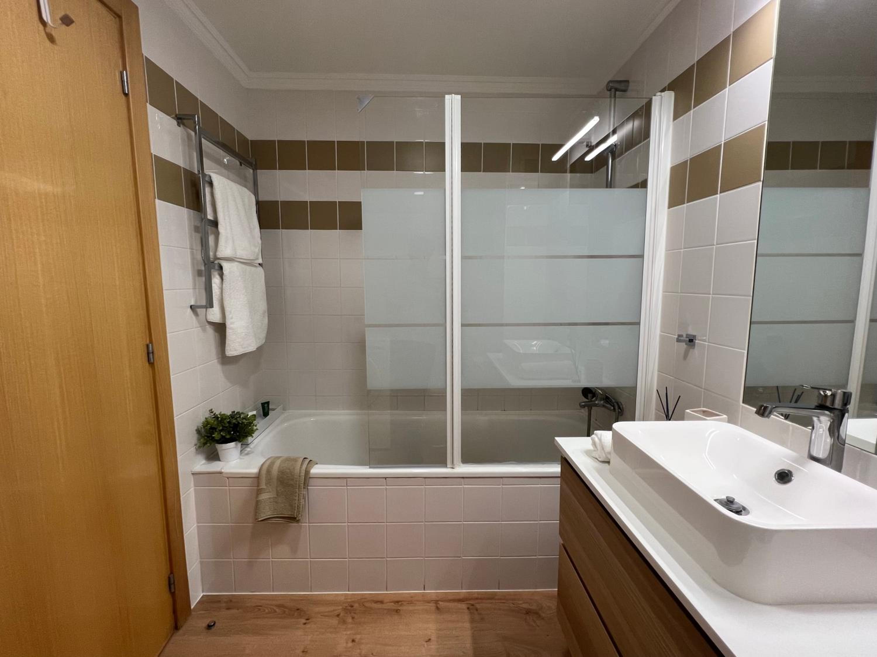 Studio Apartment - Photo 16