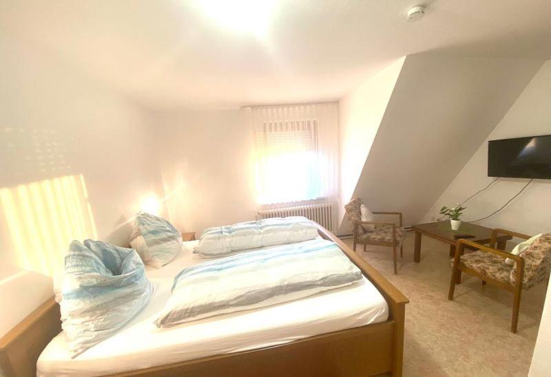 Double Room with Private Bathroom - Photo 15