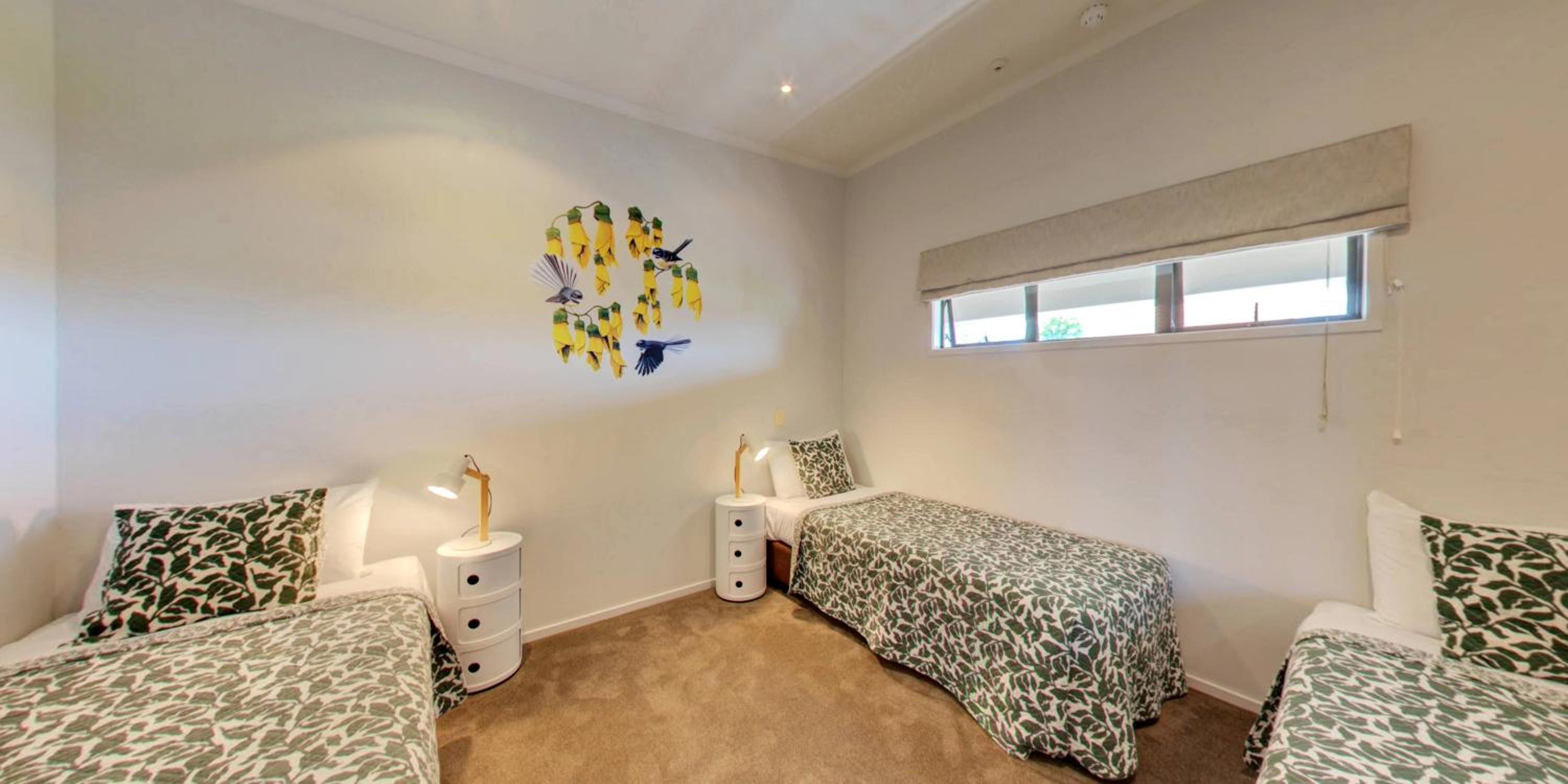Deluxe Family Suite - Photo 13