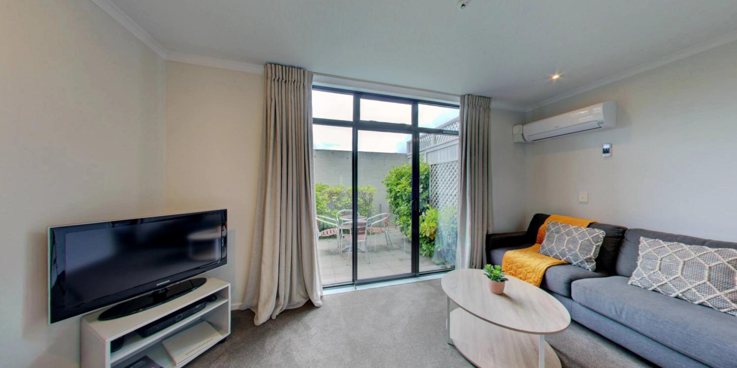 Deluxe Junior Suite - Photo 15