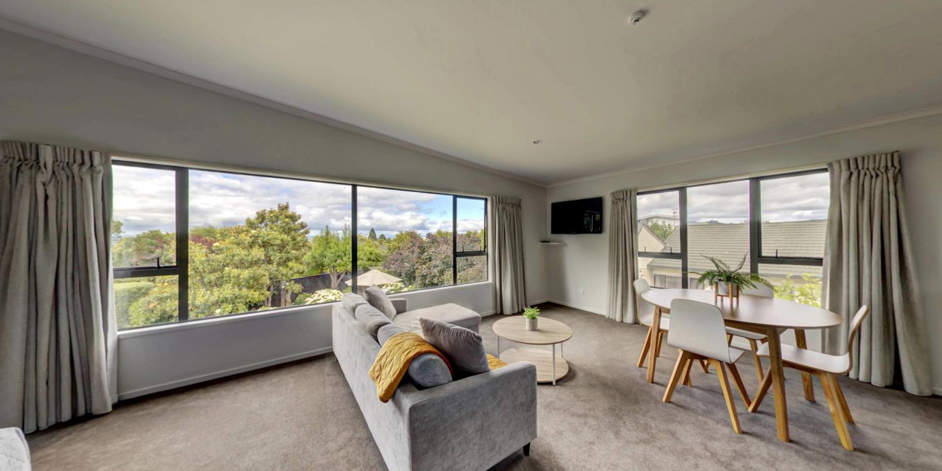 Suite with Mountain View - Photo 2