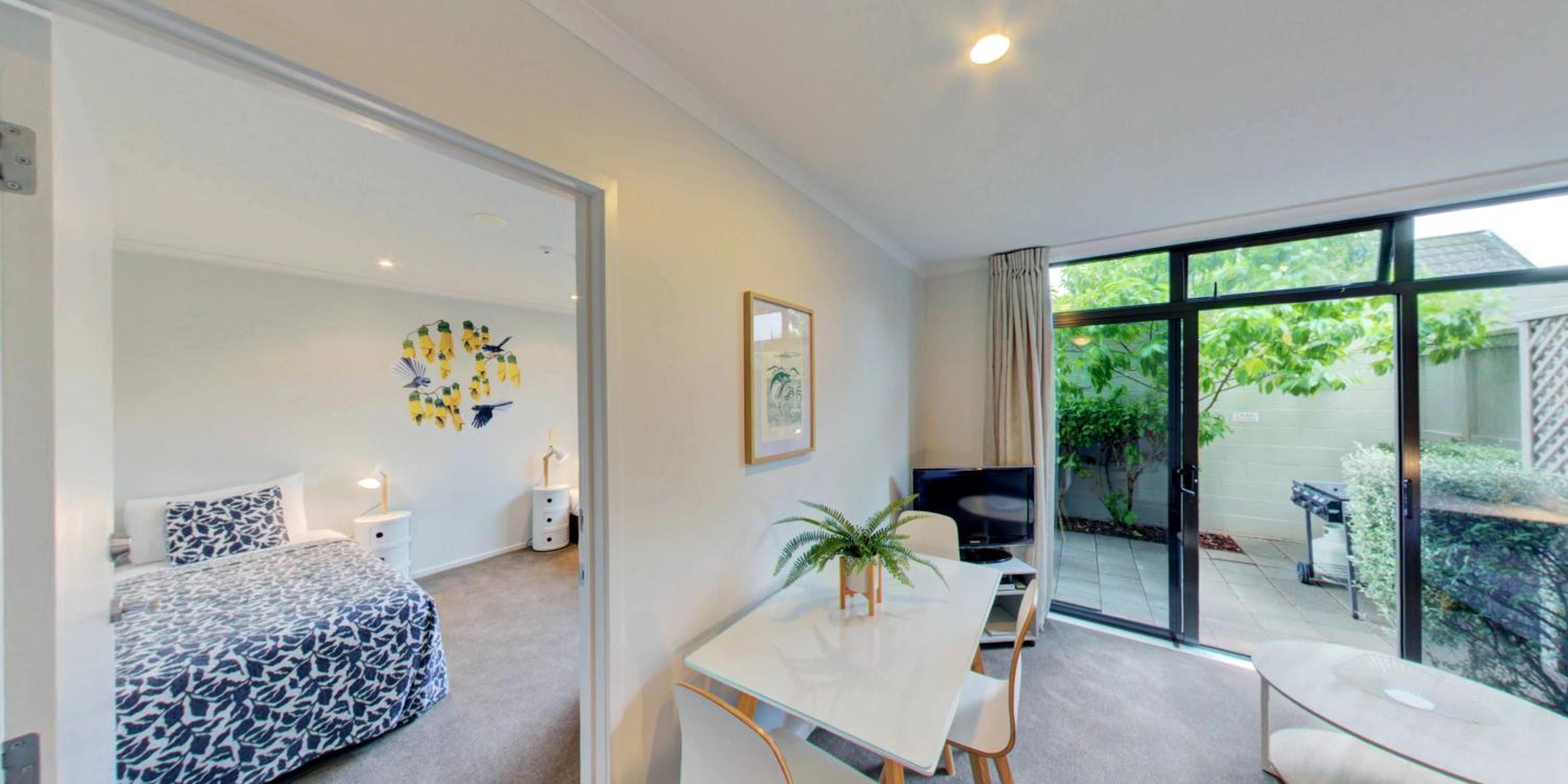 Family Suite with Courtyard - Photo 15