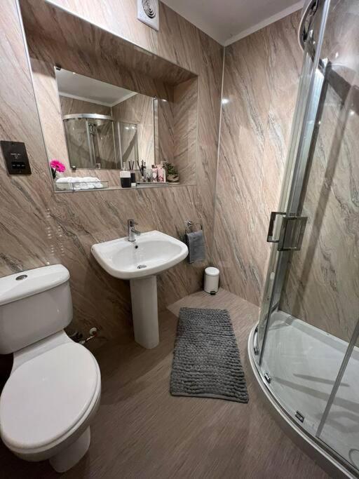 Three-Bedroom Apartment - Photo 21
