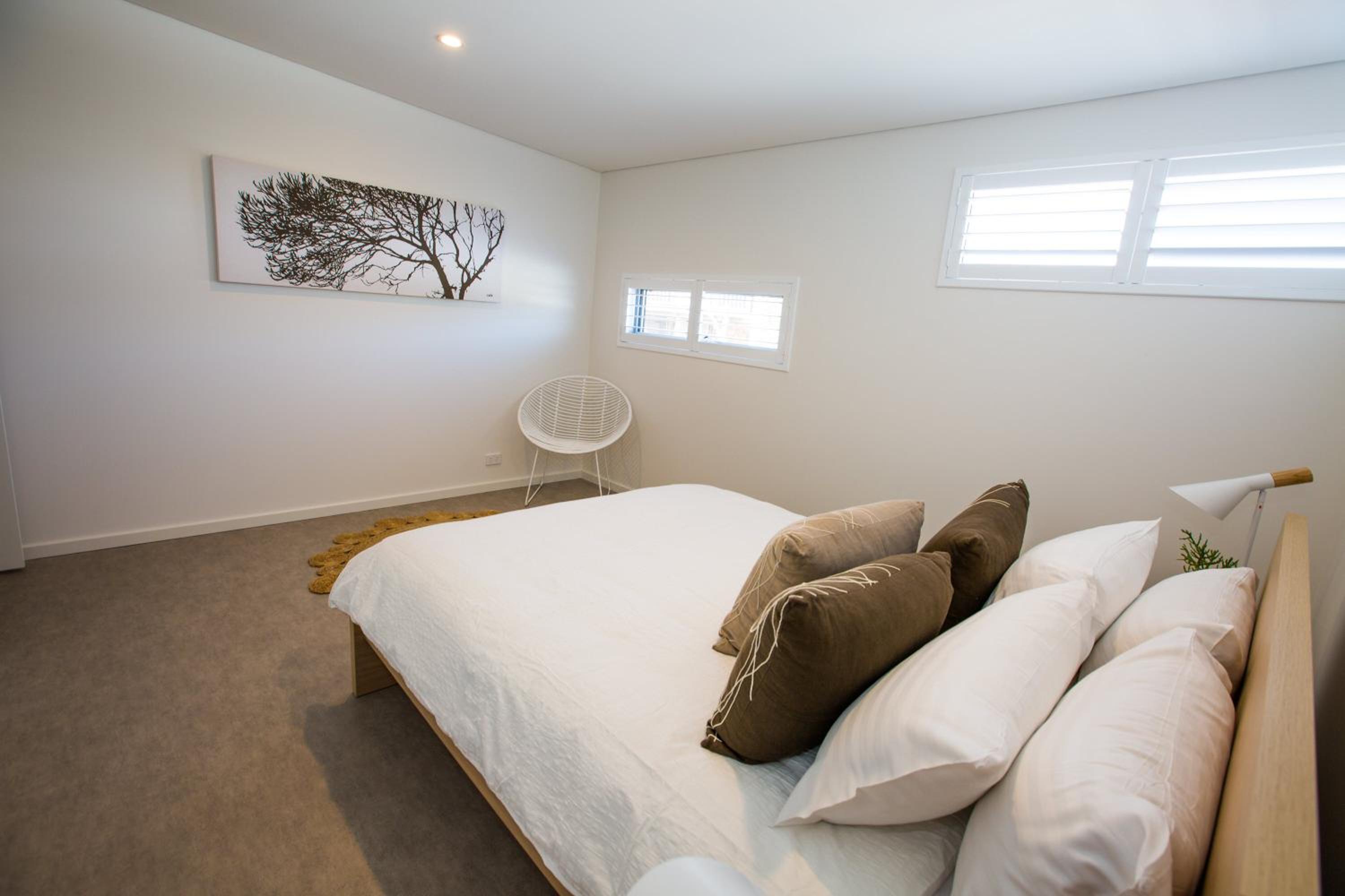 Five-Bedroom House photo 1