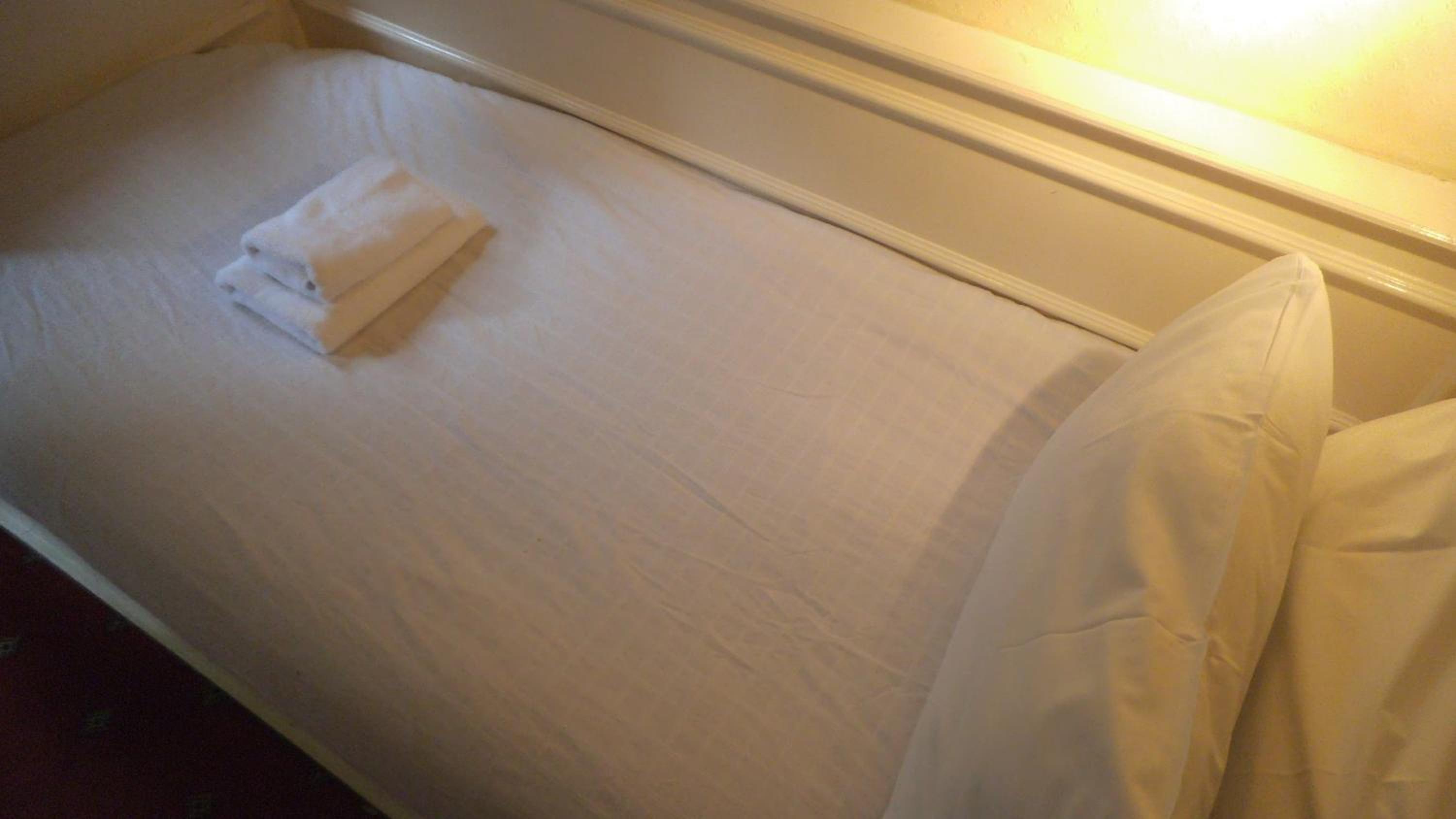Single Room with Shared Bathroom photo 2