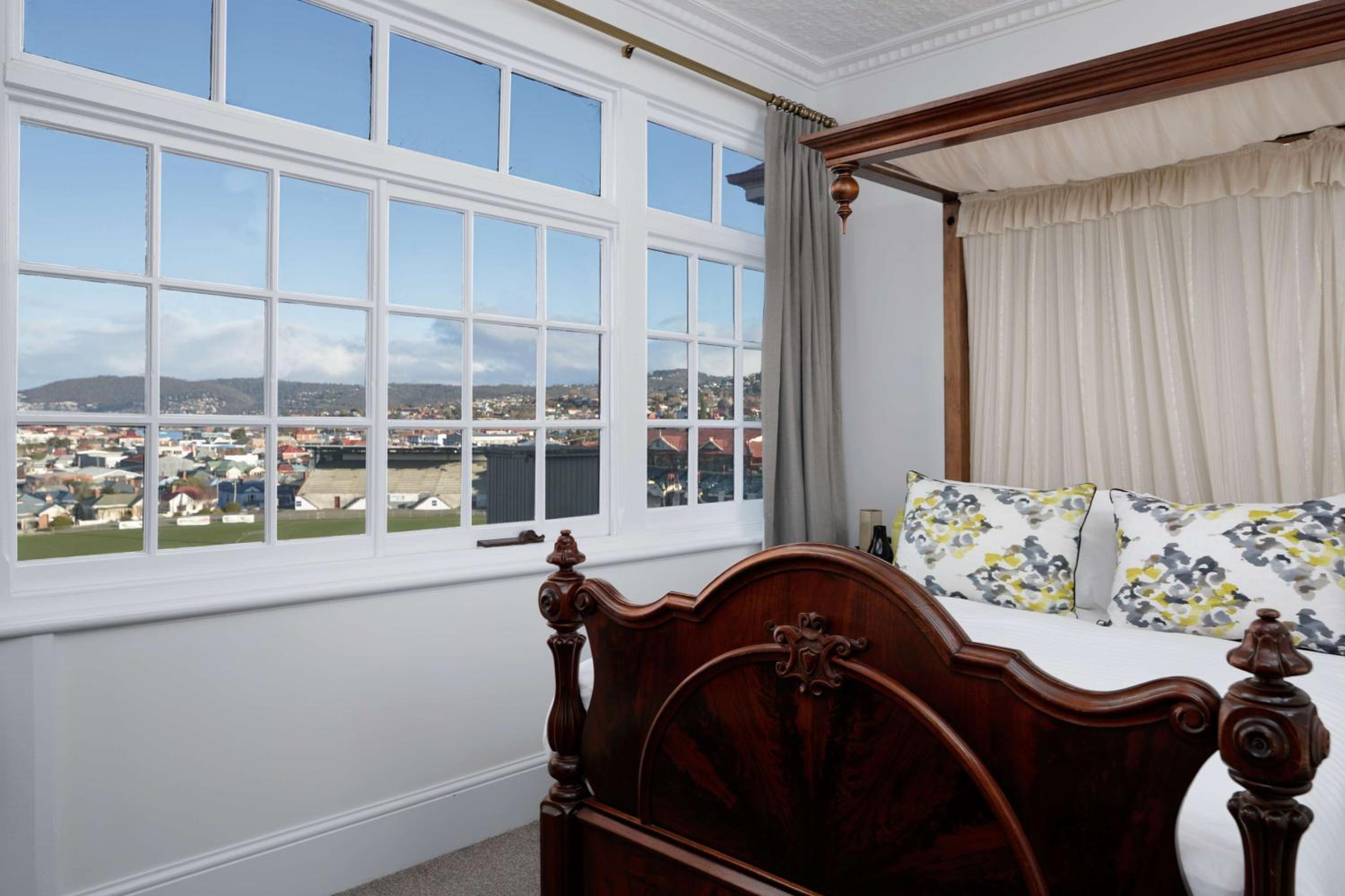 Antique Suite - Photo 3