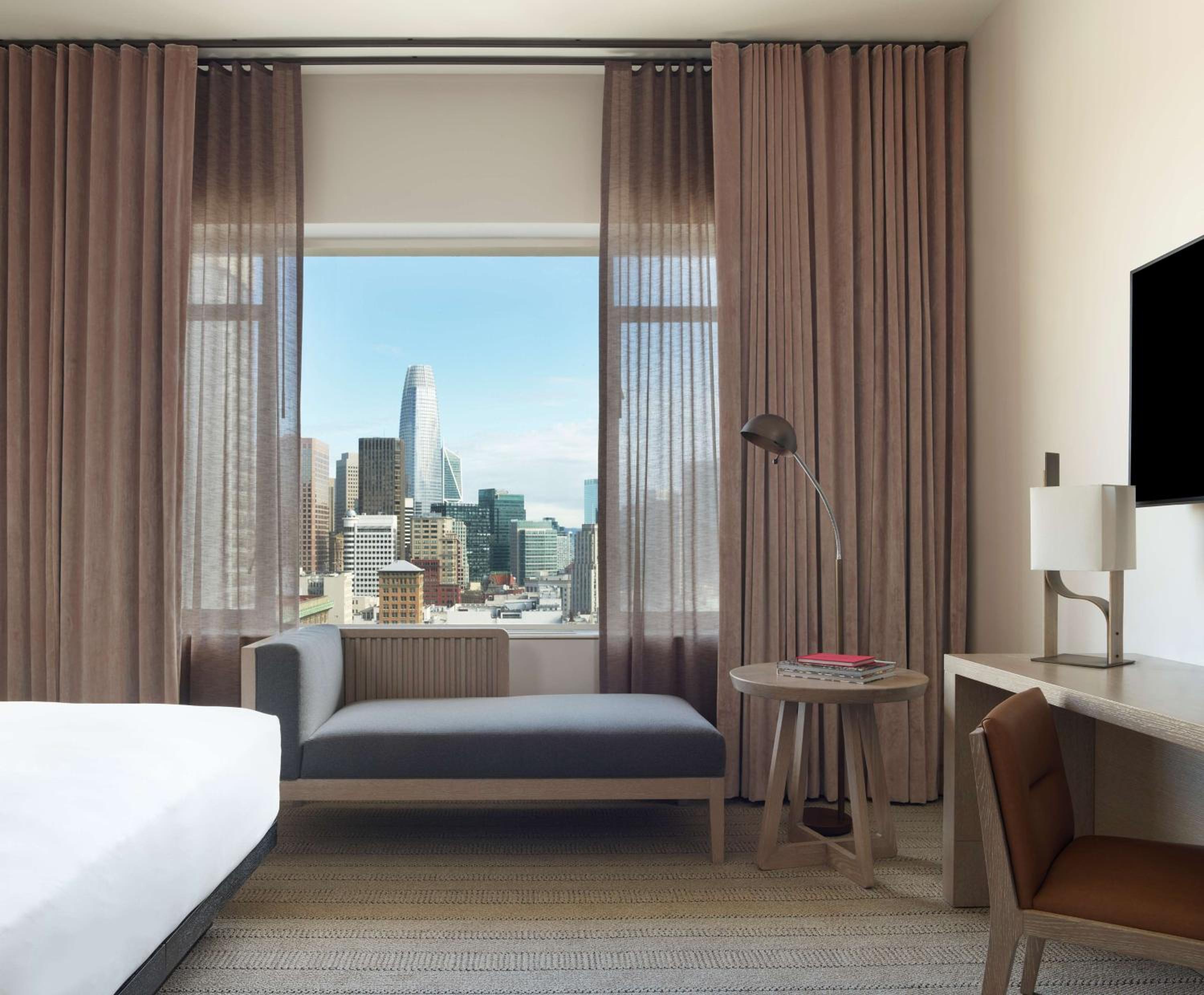 King Room with City View - Photo 2