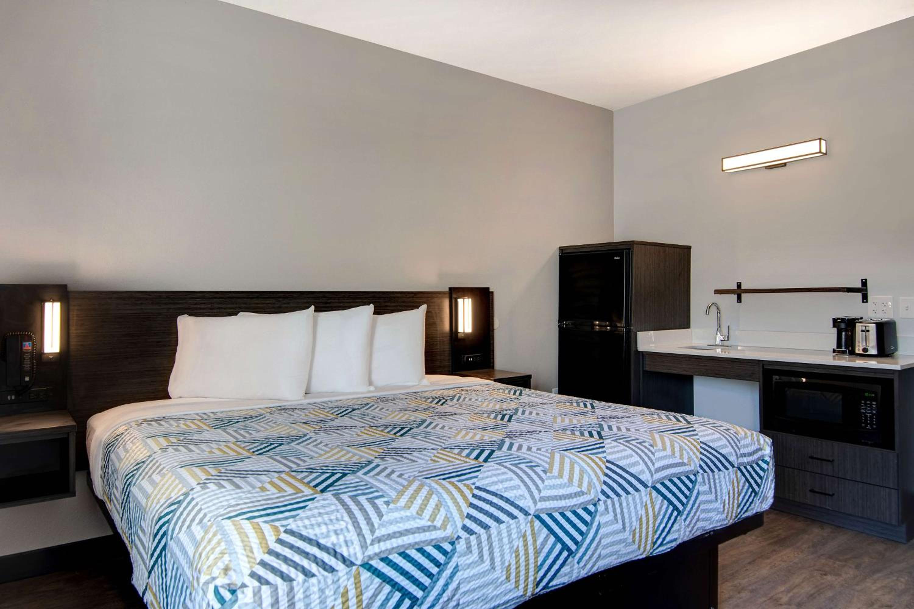 King Room - Disability Access - Non-Smoking - Photo 1