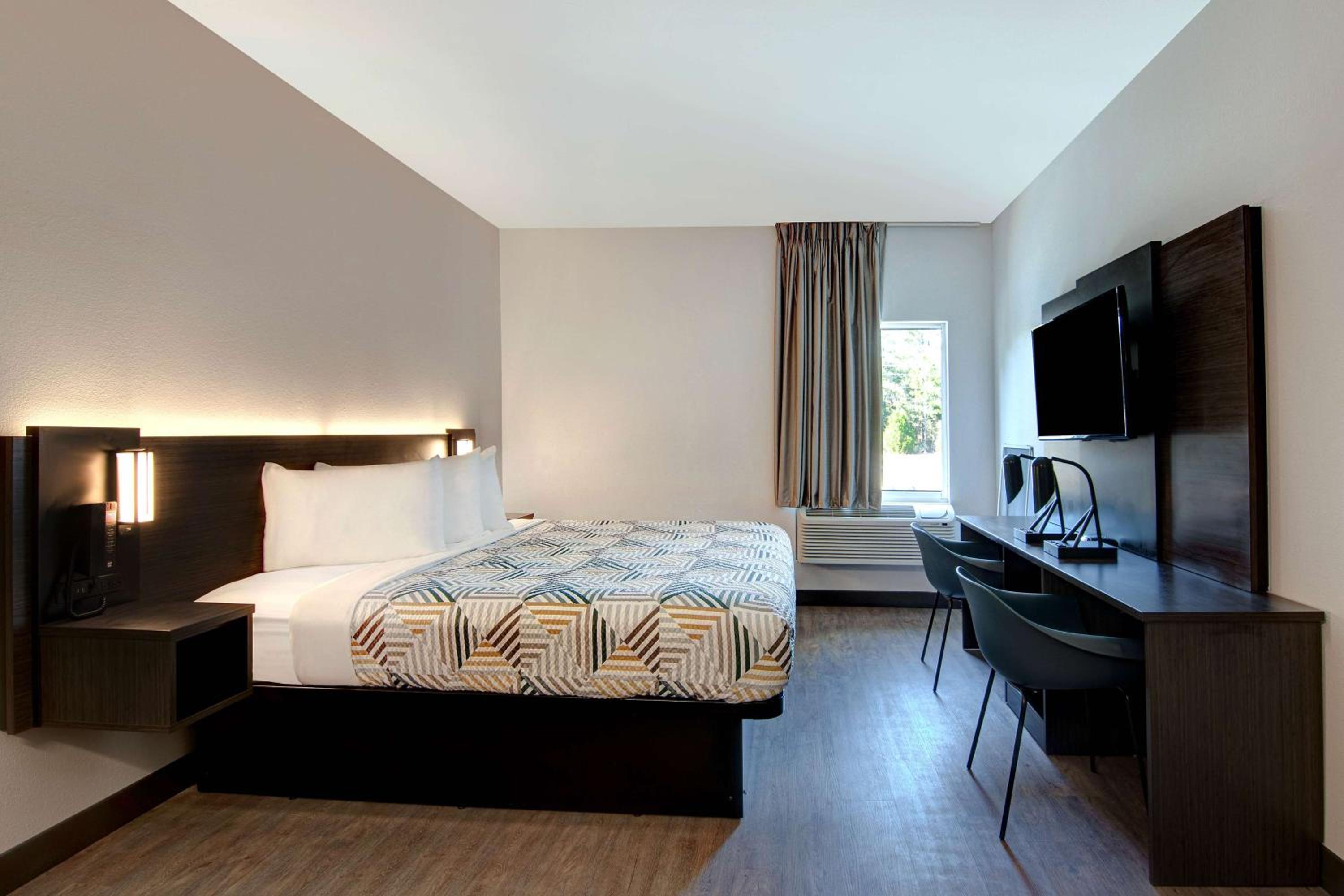 King Room - Disability Access - Non-Smoking - Photo 7