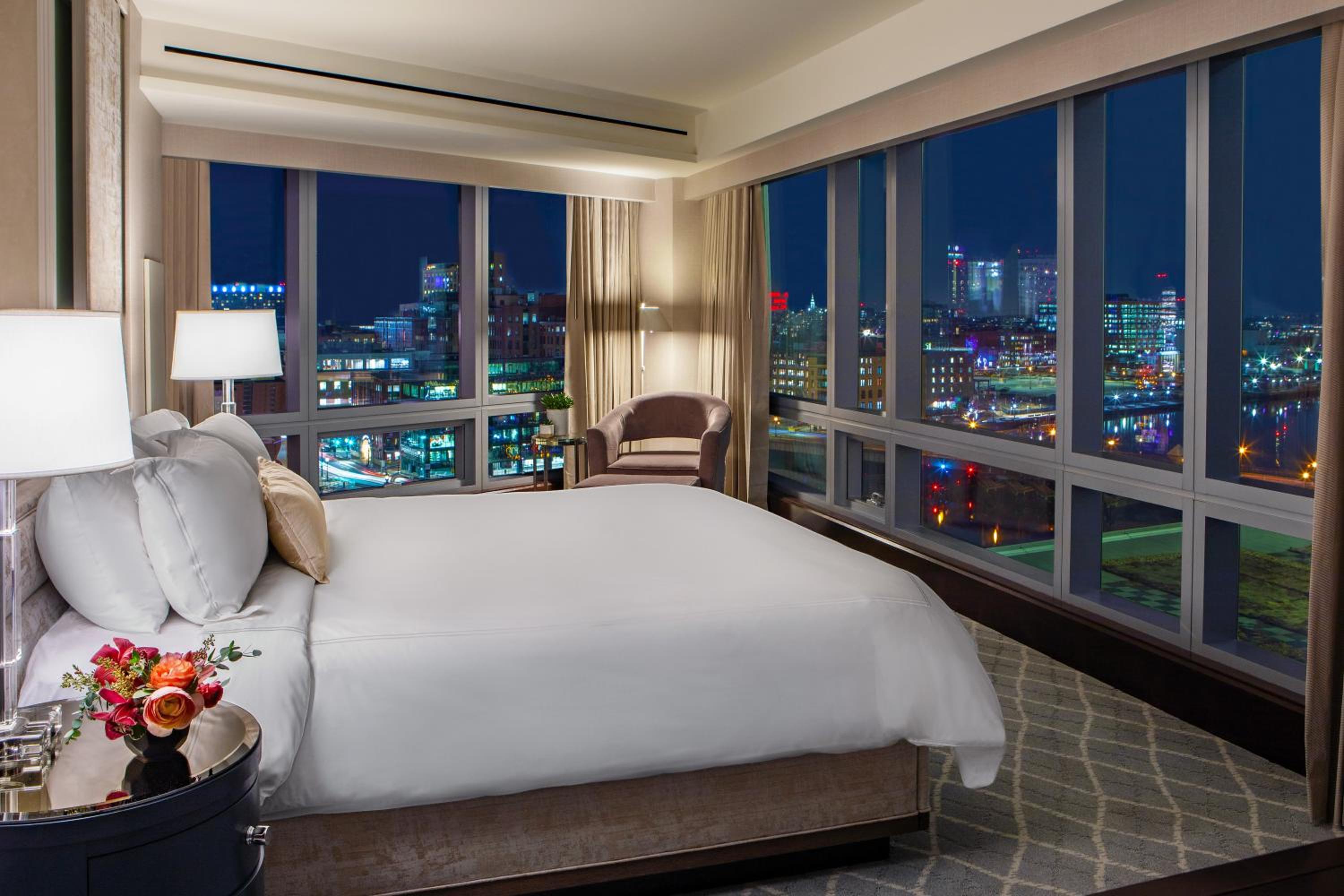 One Bedroom Suite with One King Bed (Non Smoking) thumbnail 6