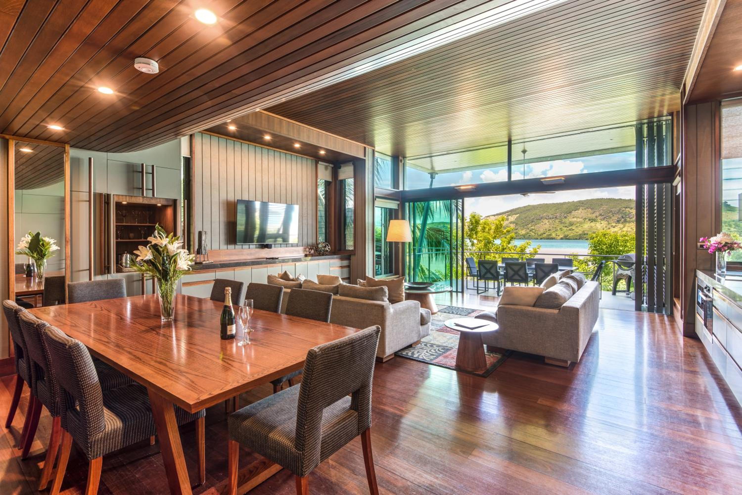 4 bedroom sea view back row villa with pool – Villa 32