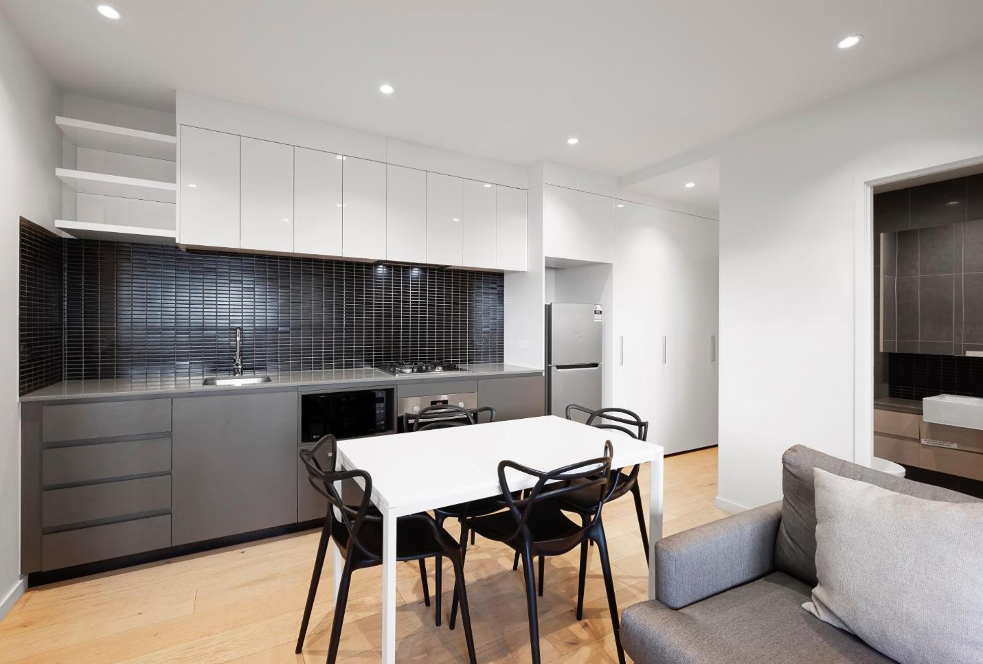 2 Bedroom 2 Bathroom Apartment - Photo 15