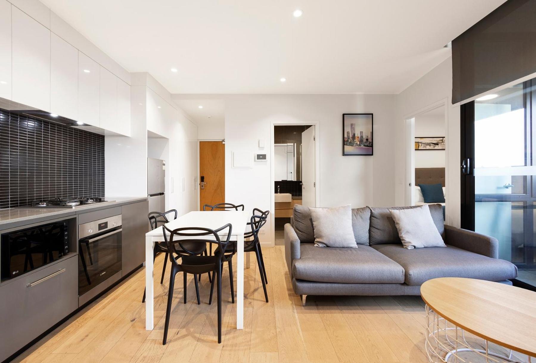 2 Bedroom 2 Bathroom Apartment - Photo 9