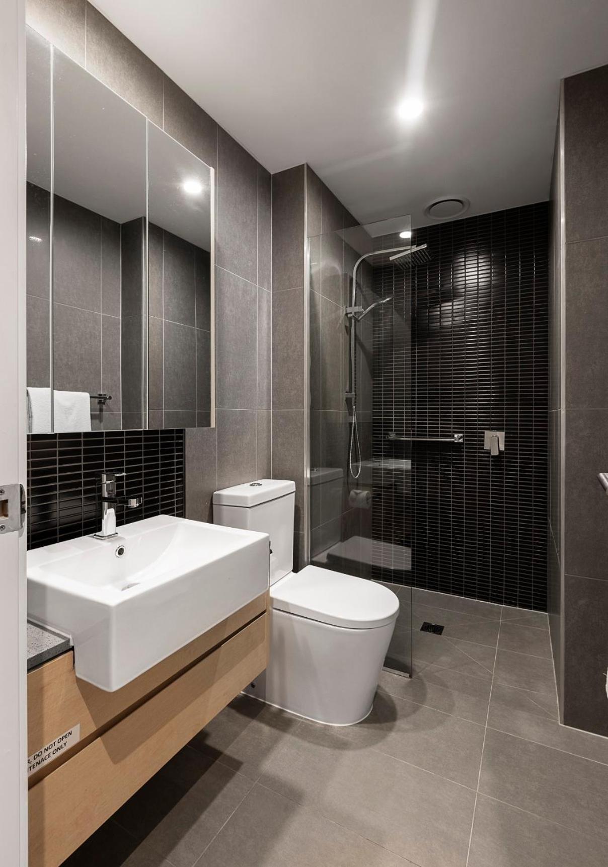 2 Bedroom 2 Bathroom Apartment - Photo 11