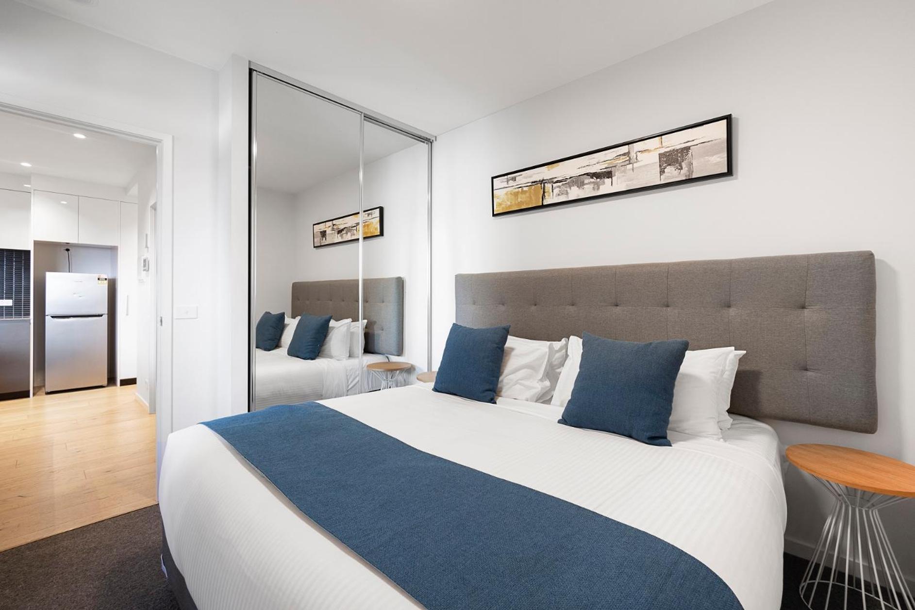 2 Bedroom 2 Bathroom Apartment - Photo 3