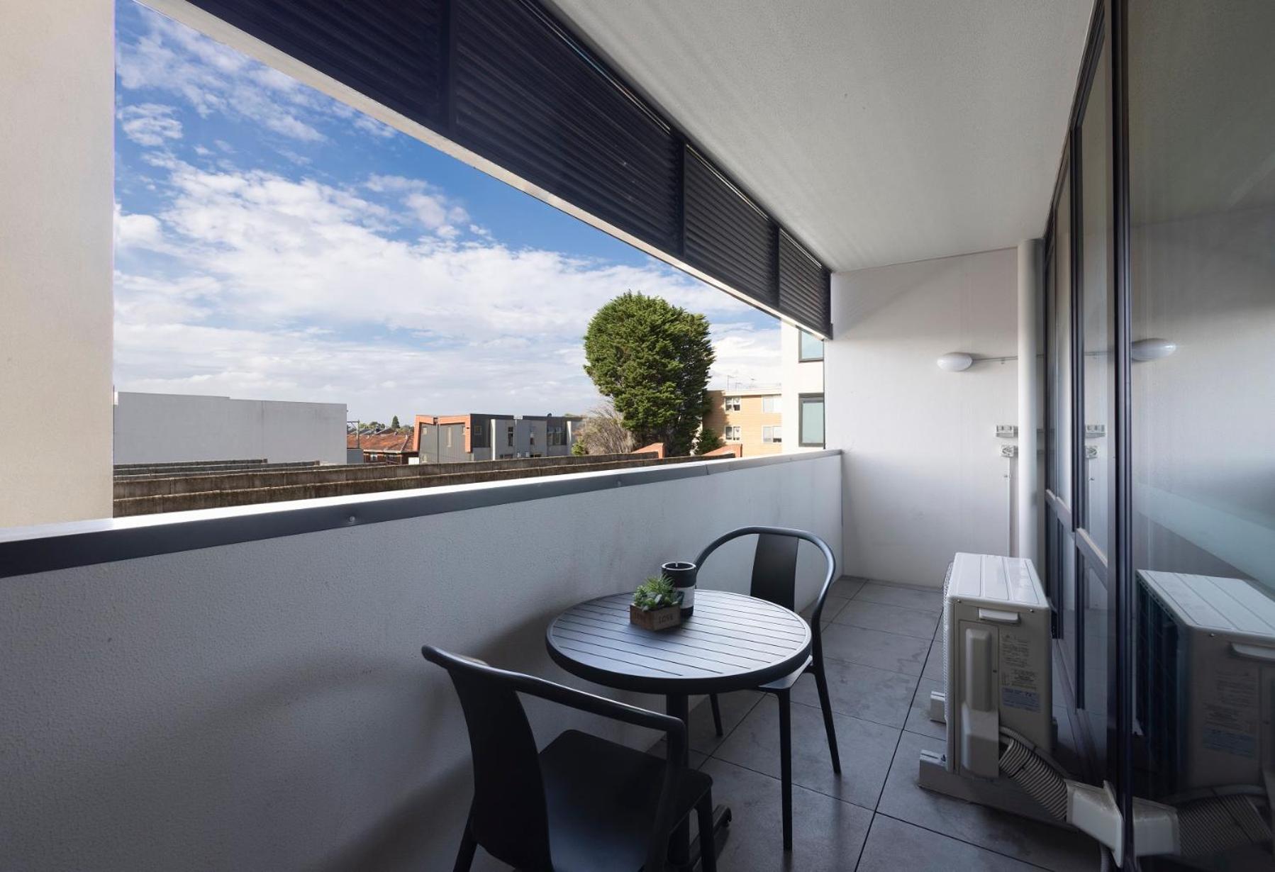 2 Bedroom 2 Bathroom Apartment - Photo 17