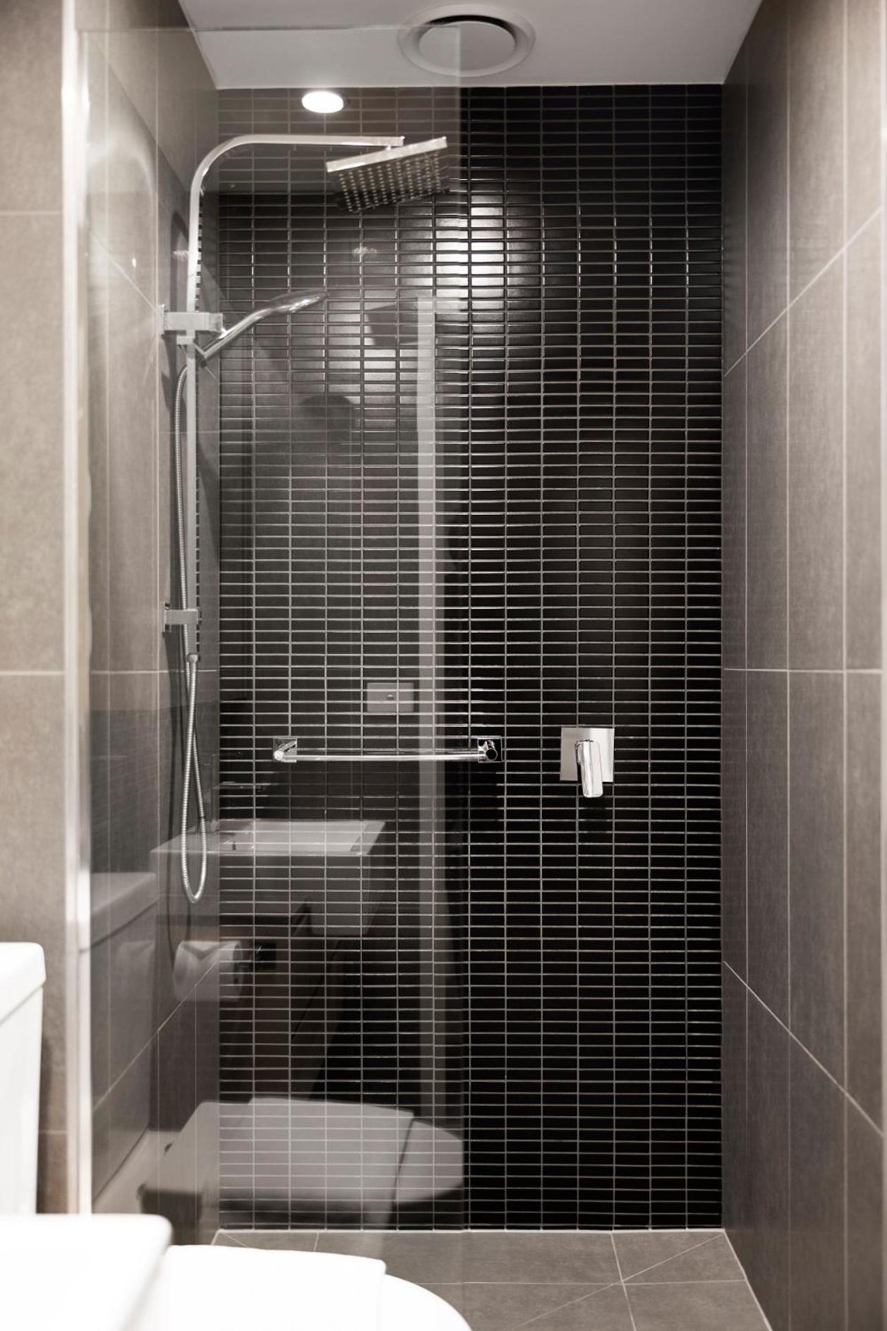 2 Bedroom 2 Bathroom Apartment - Photo 18