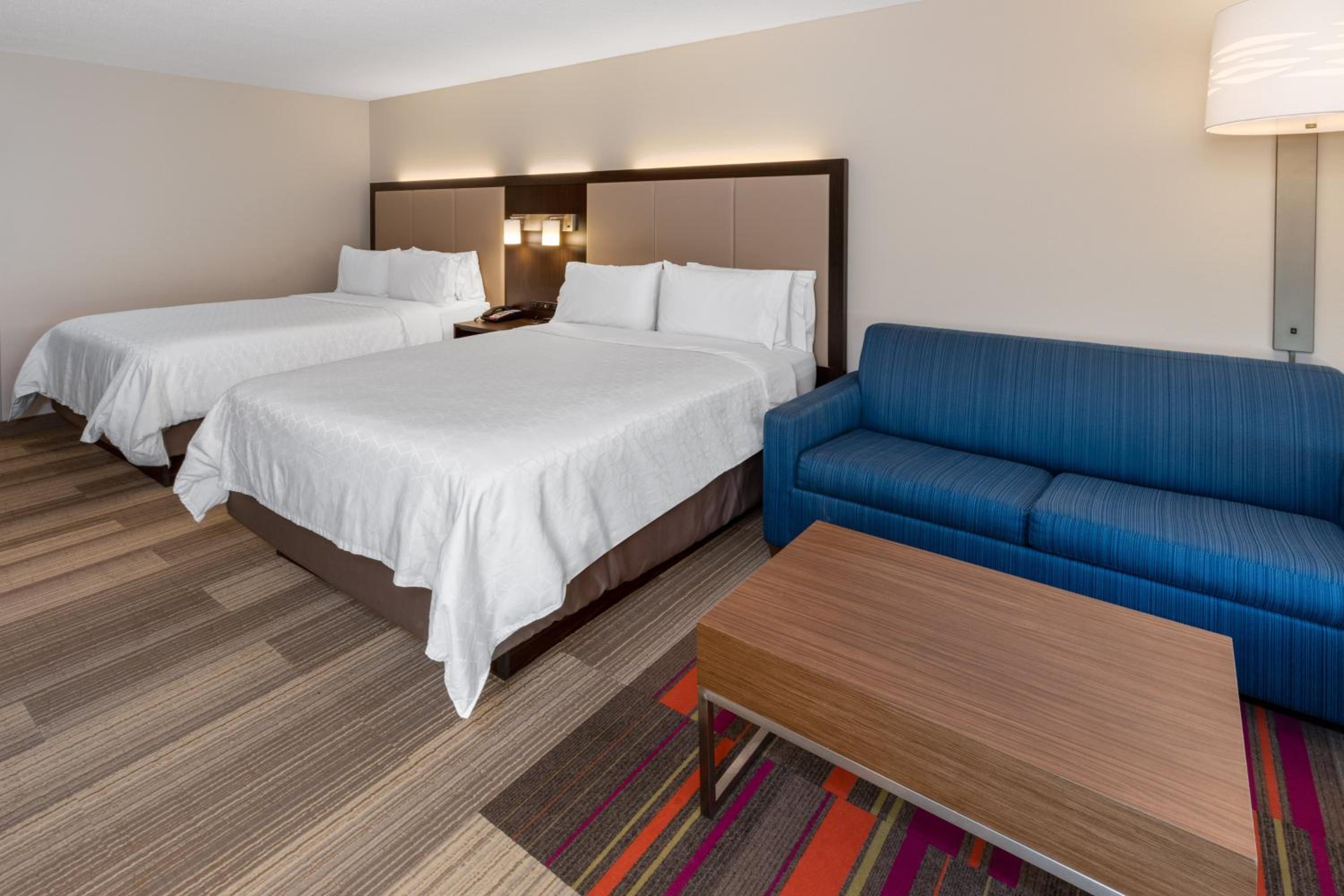 Queen Room with Two Queen Beds and Sofa Bed - Photo 2