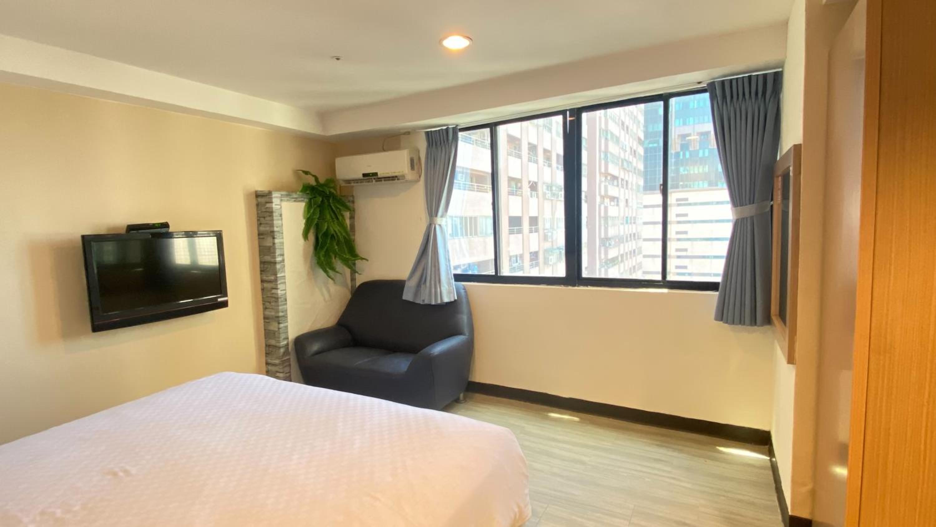 Standard Double Room No View - Photo 12