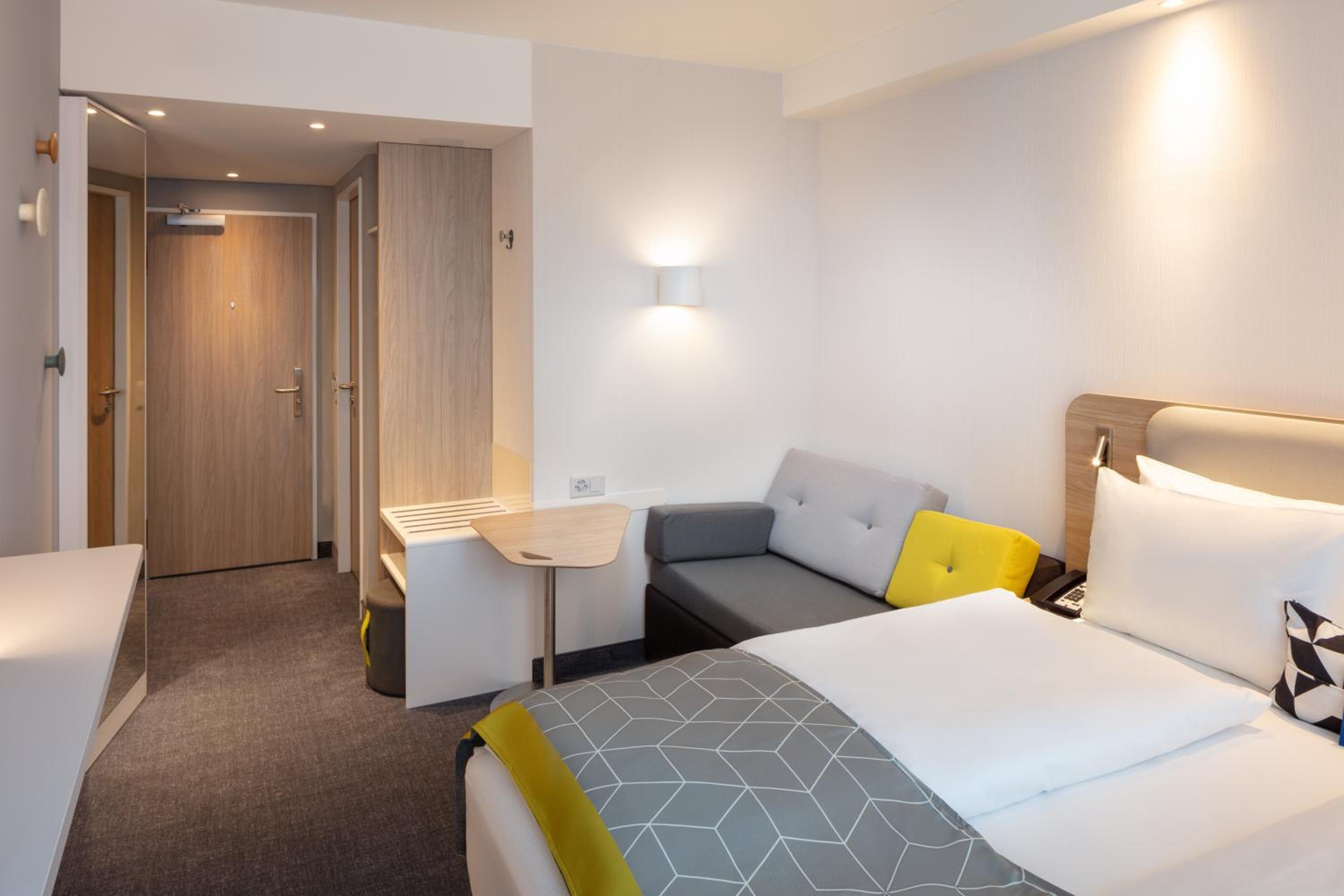 Standard Room with Free Breakfast - Photo 7