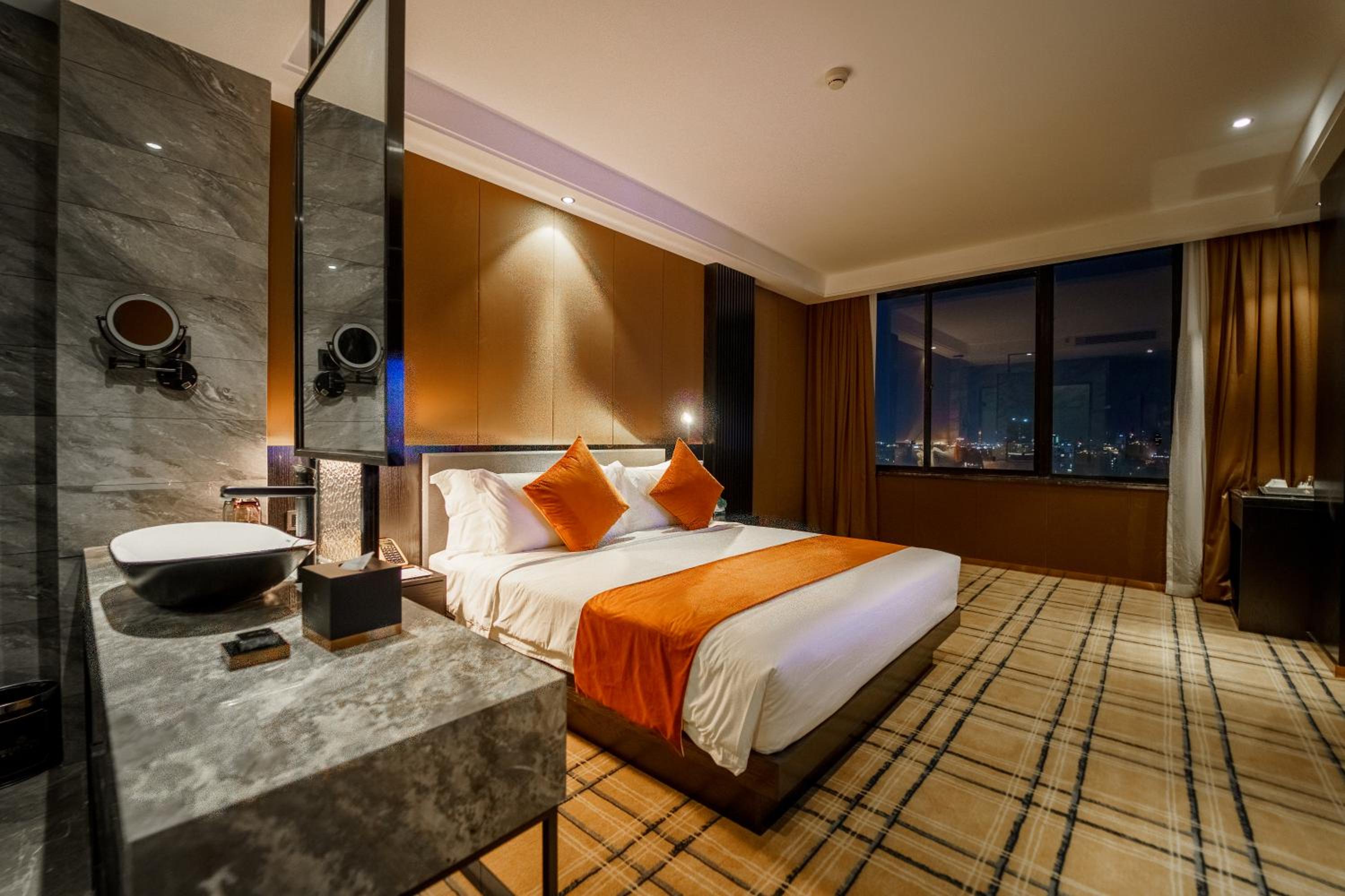  Superior King Room - Photo 3