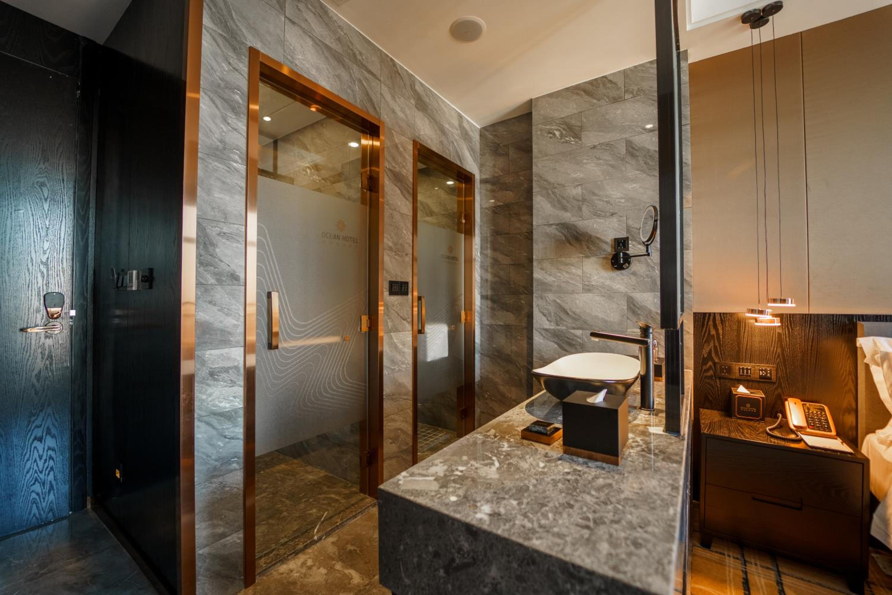  Superior King Room - Photo 7
