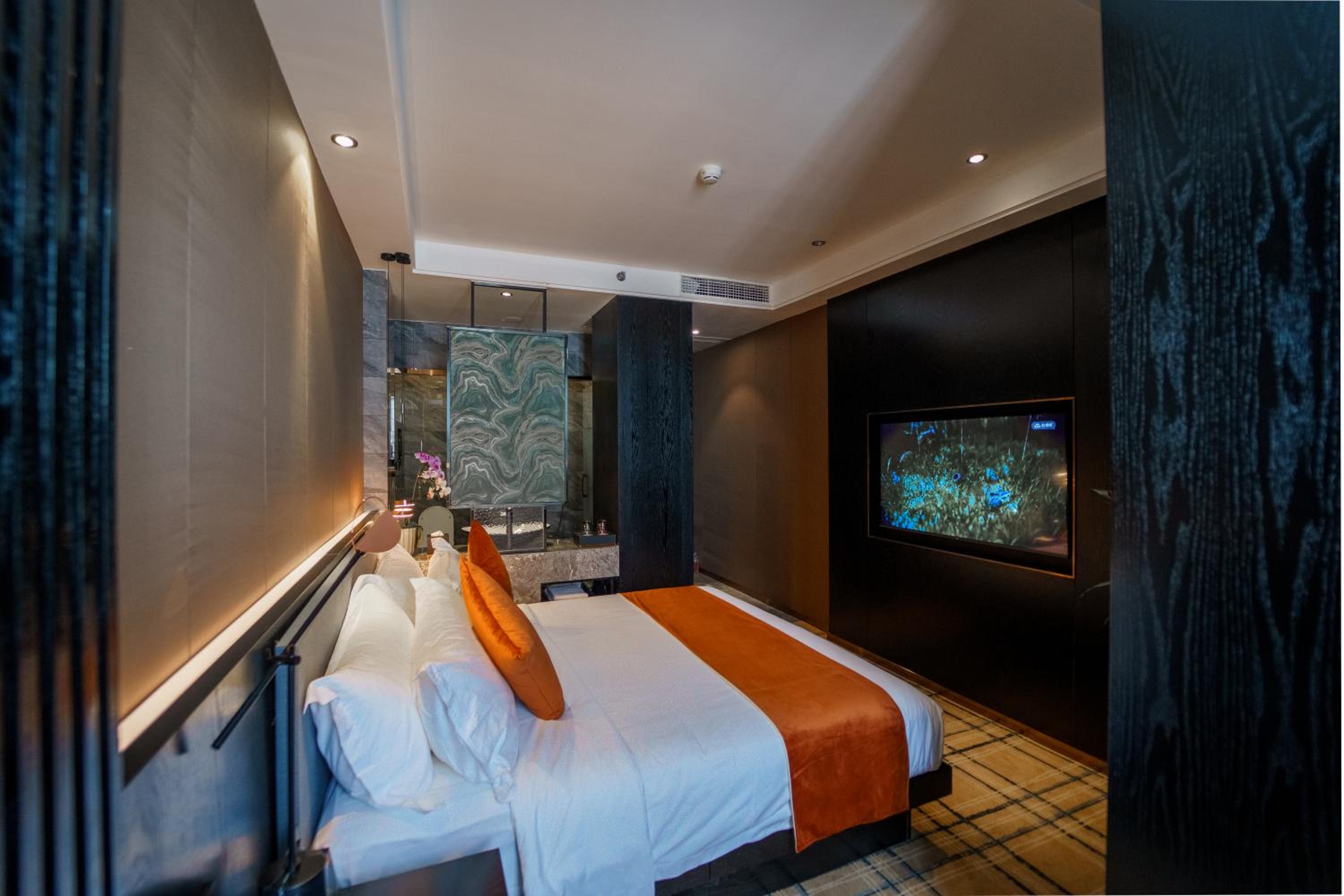 Standard King Room - Photo 2