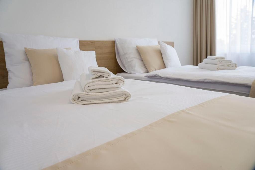 Double or Twin Room with Private Bathroom photo 3