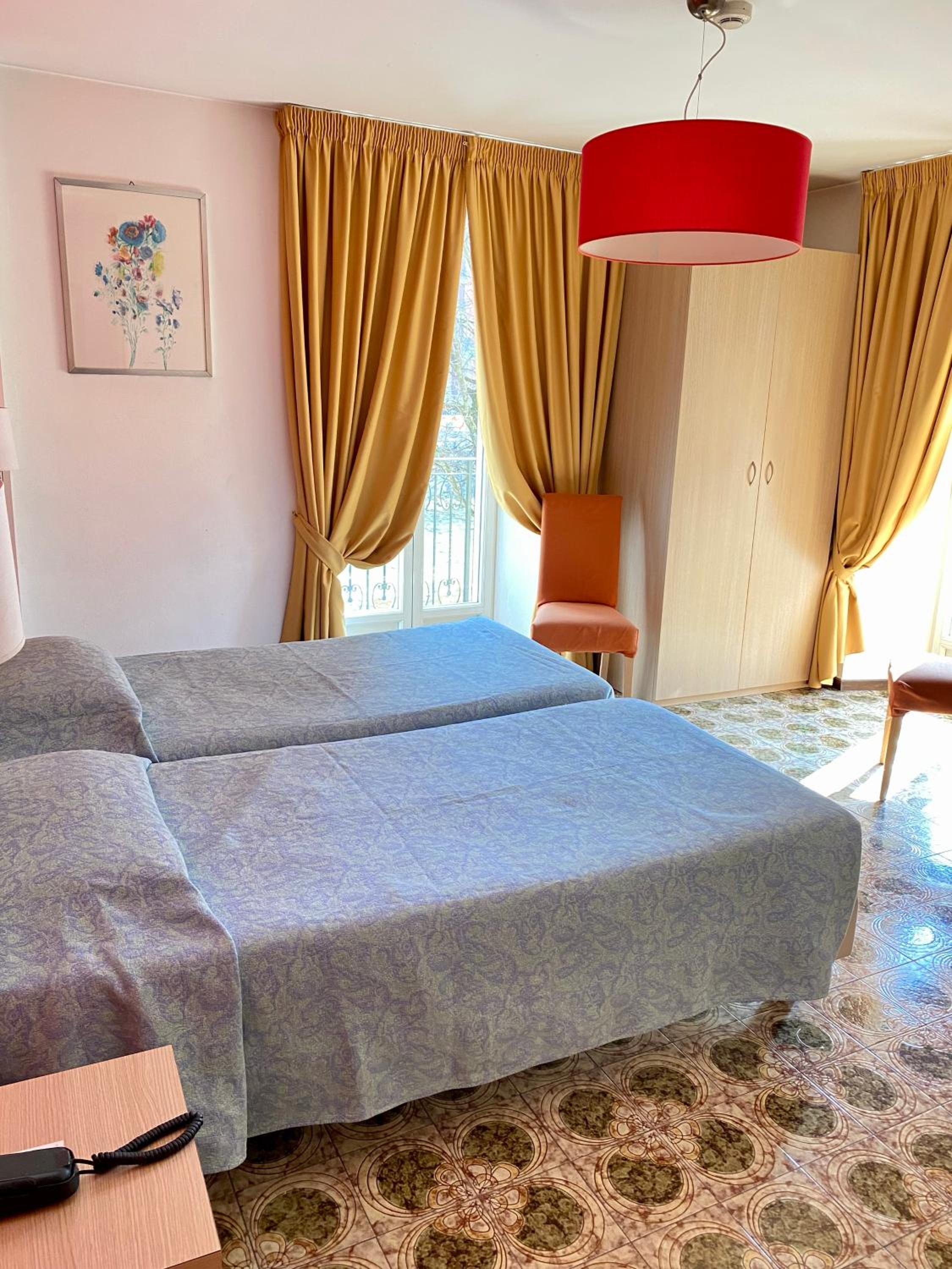 Twin Room - Photo 1