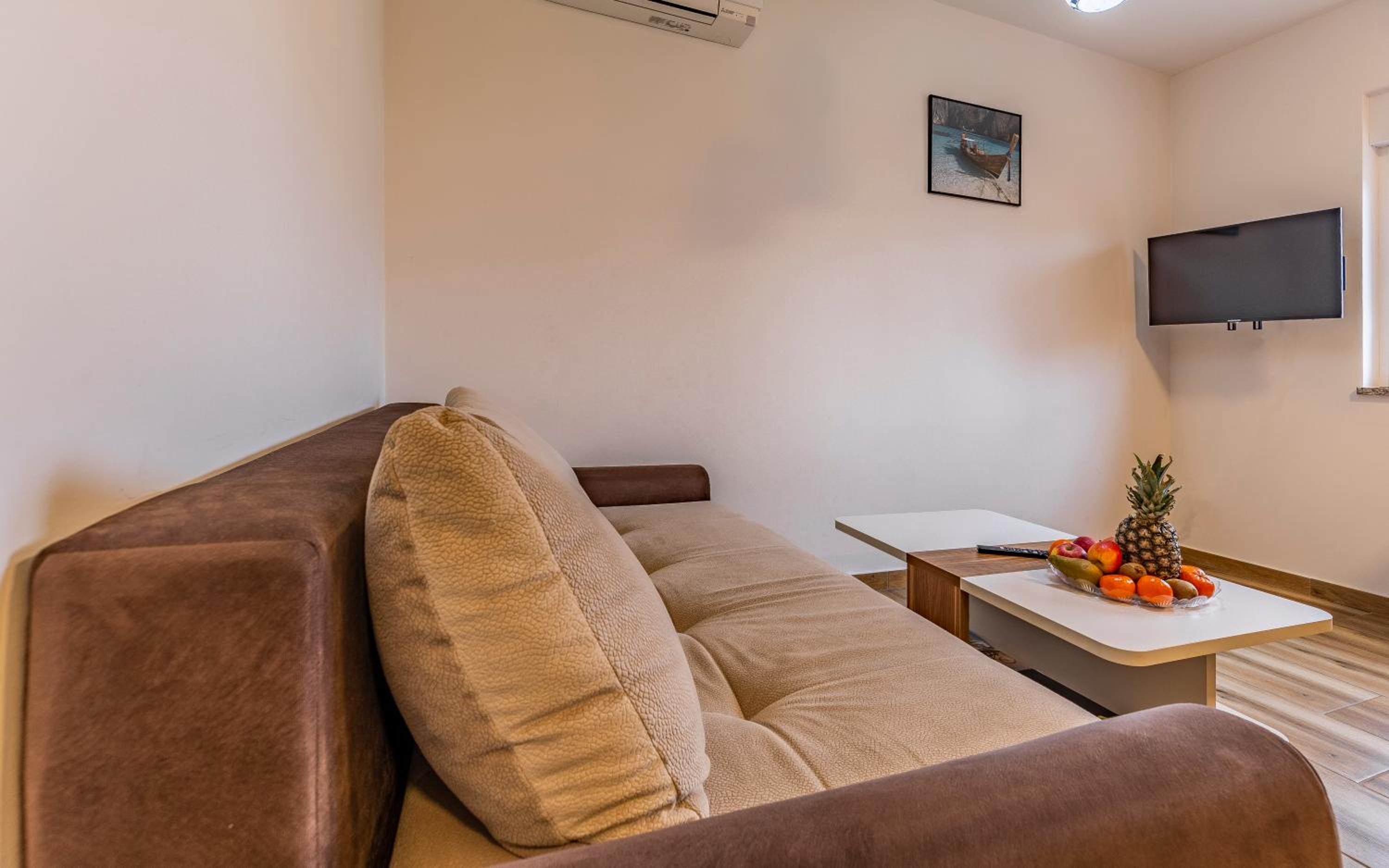 One-Bedroom Apartment photo 3