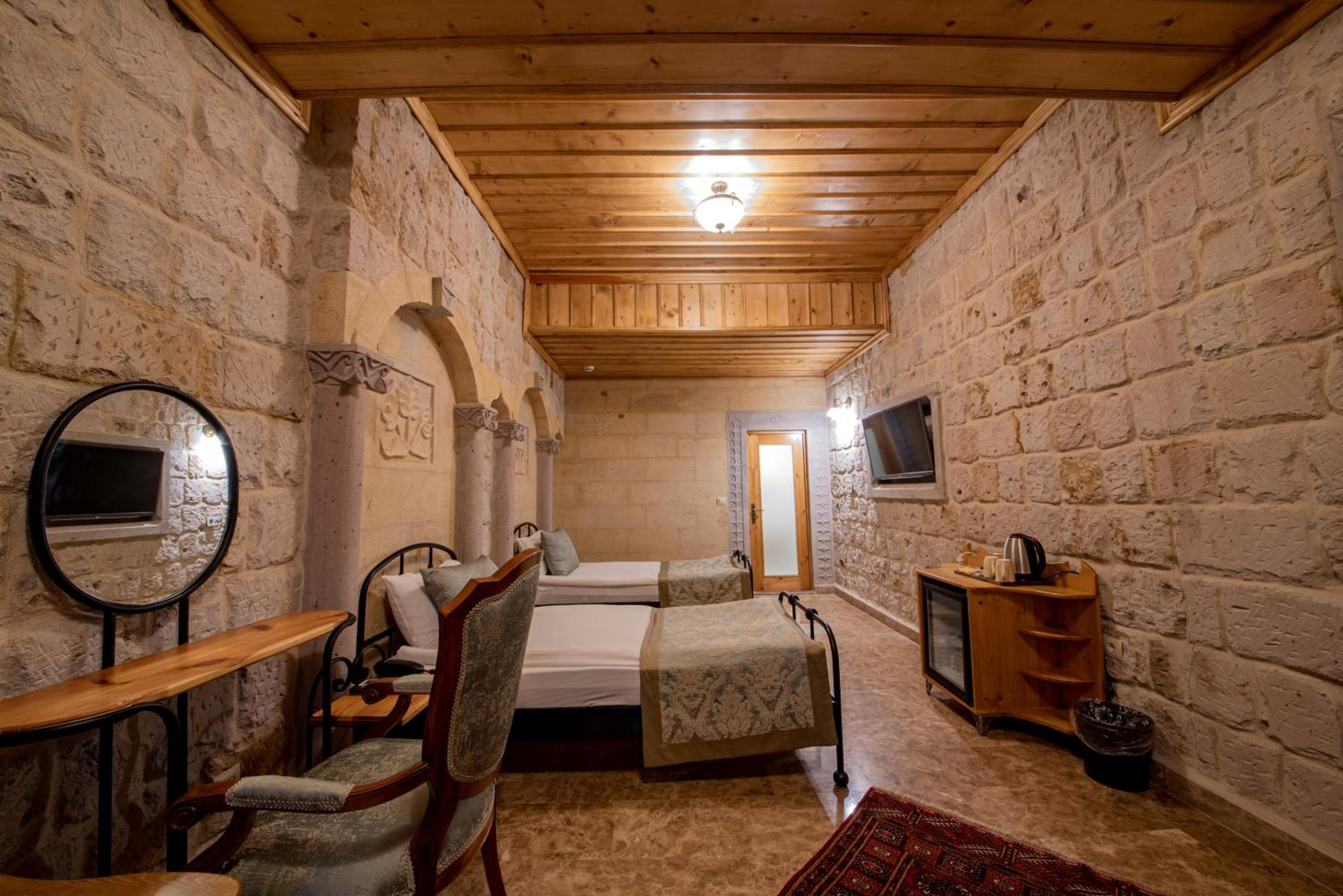 Stone Twin Room with Garden View - Photo 4
