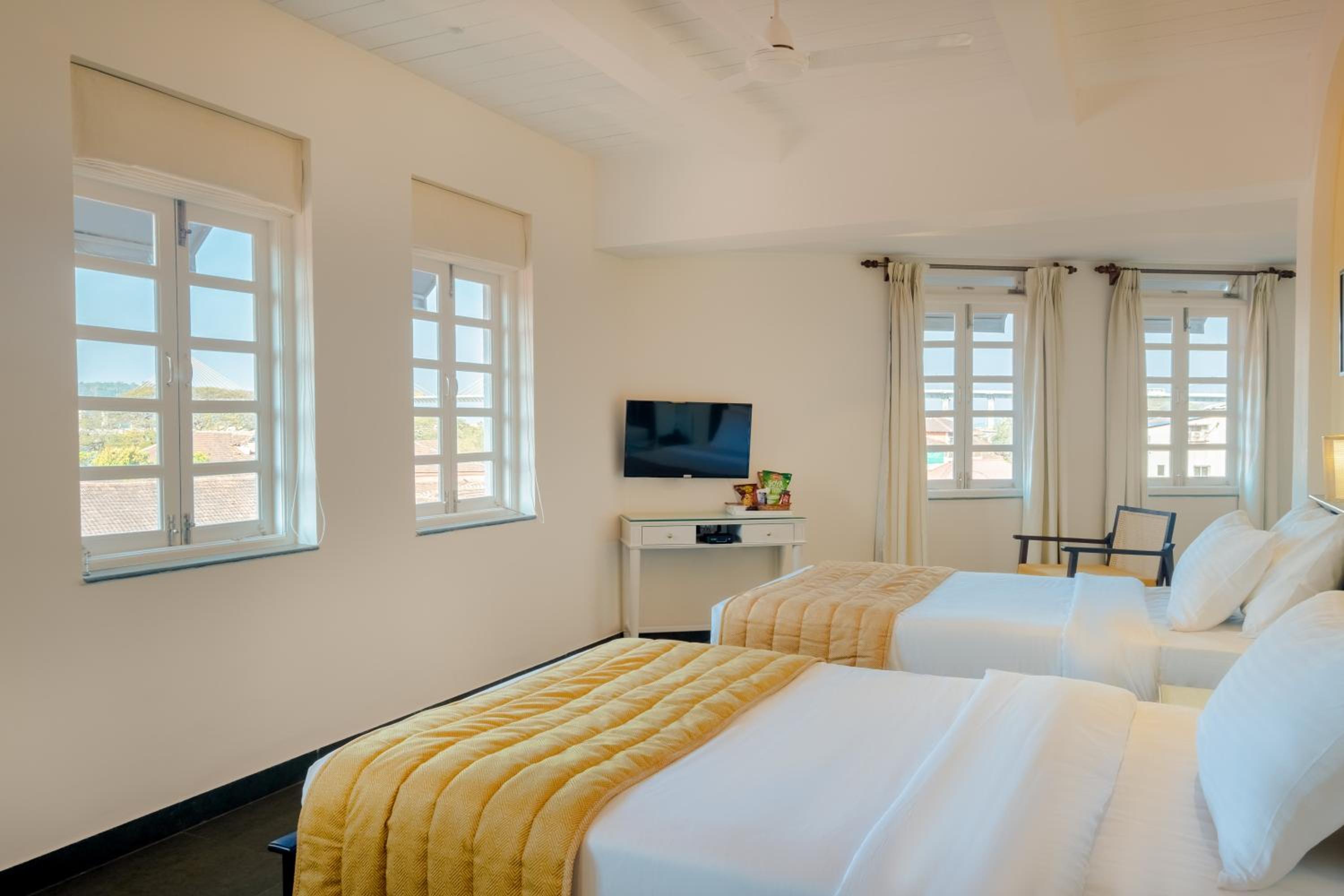 Superior Twin Room with City View photo 1